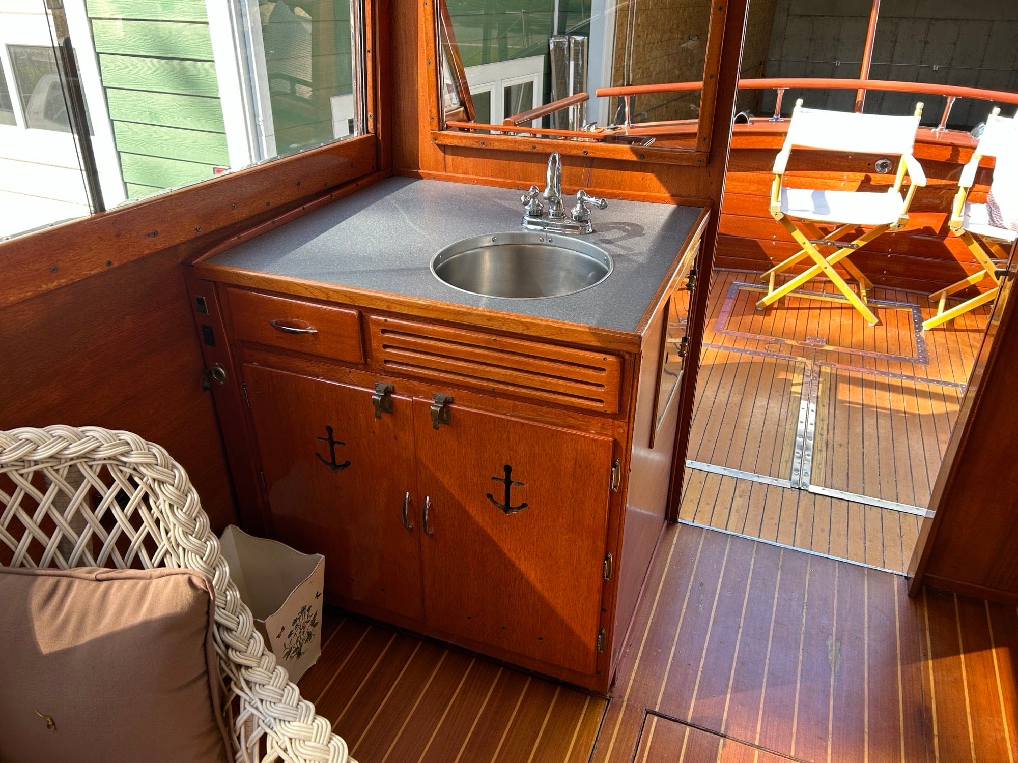 1958 CHRIS-CRAFT 32' SEDAN CRUISER
