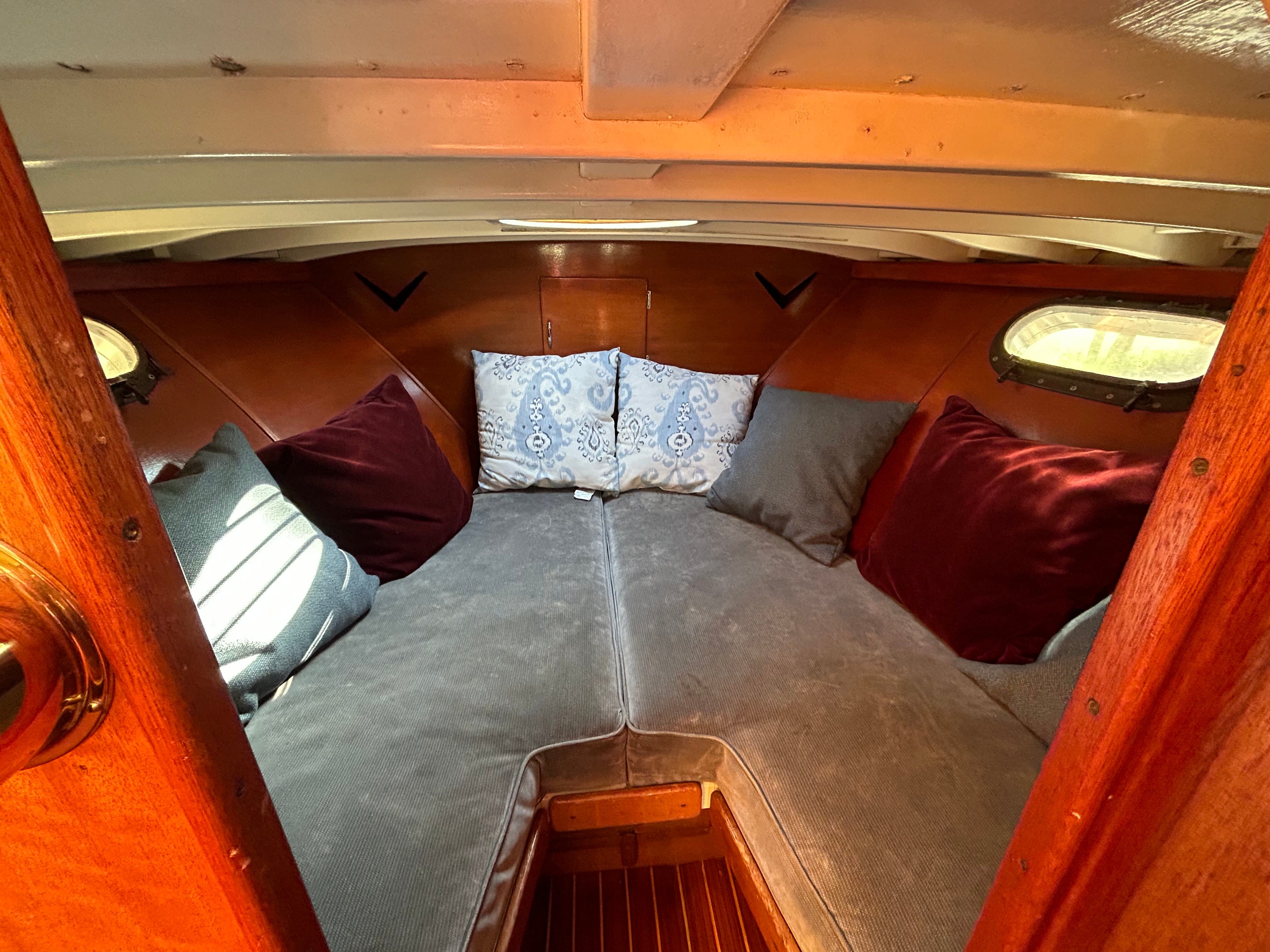 1958 CHRIS-CRAFT 32' SEDAN CRUISER