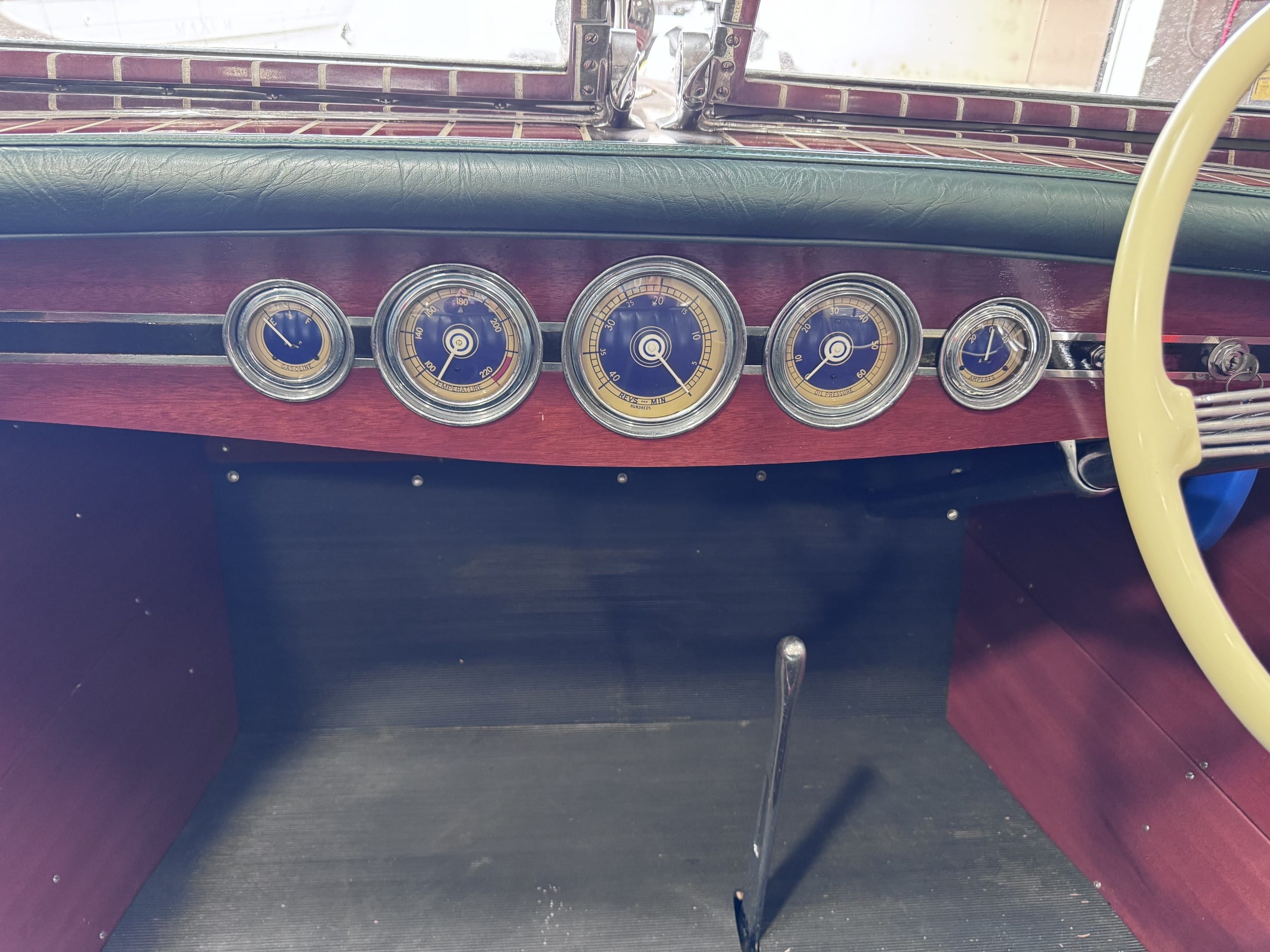 1940 19' CHRIS-CRAFT CUSTOM RUNABOUT