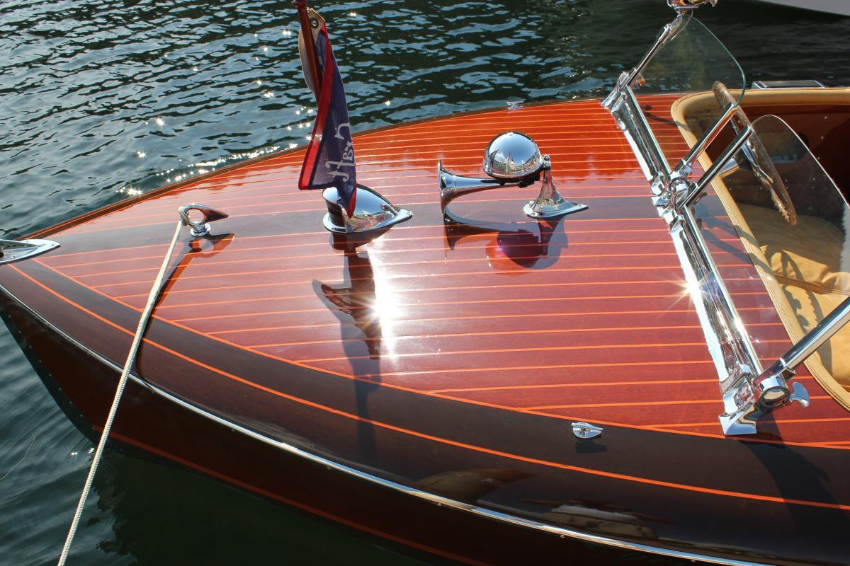 Classic Wooden Boat for Sale - 1940 CHRIS-CRAFT 19' CUSTOM - 'BARRELBACK'
