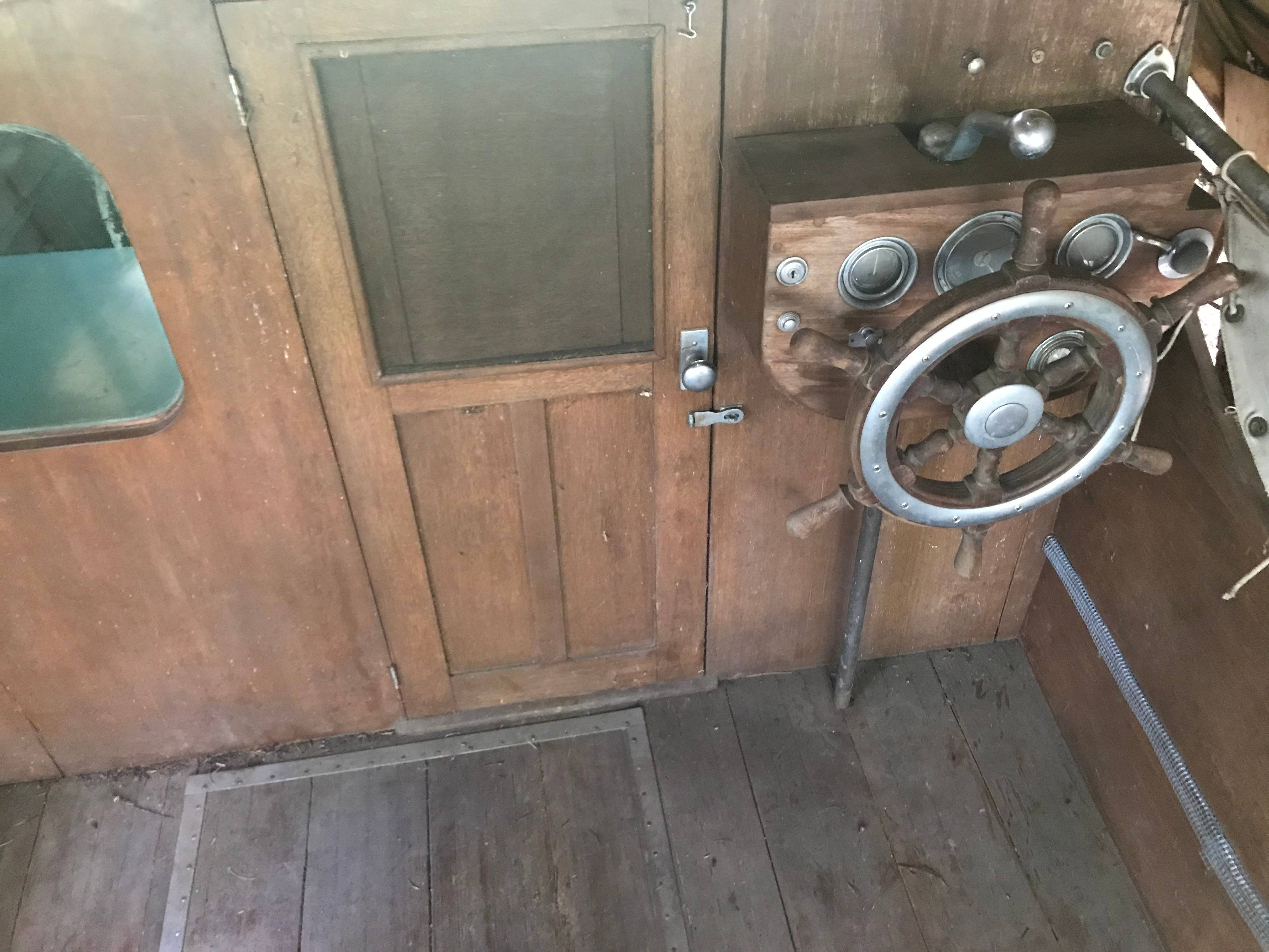 Classic Wooden Boat for Sale - 1941 CHRIS-CRAFT 26' DELUXE CRUISER