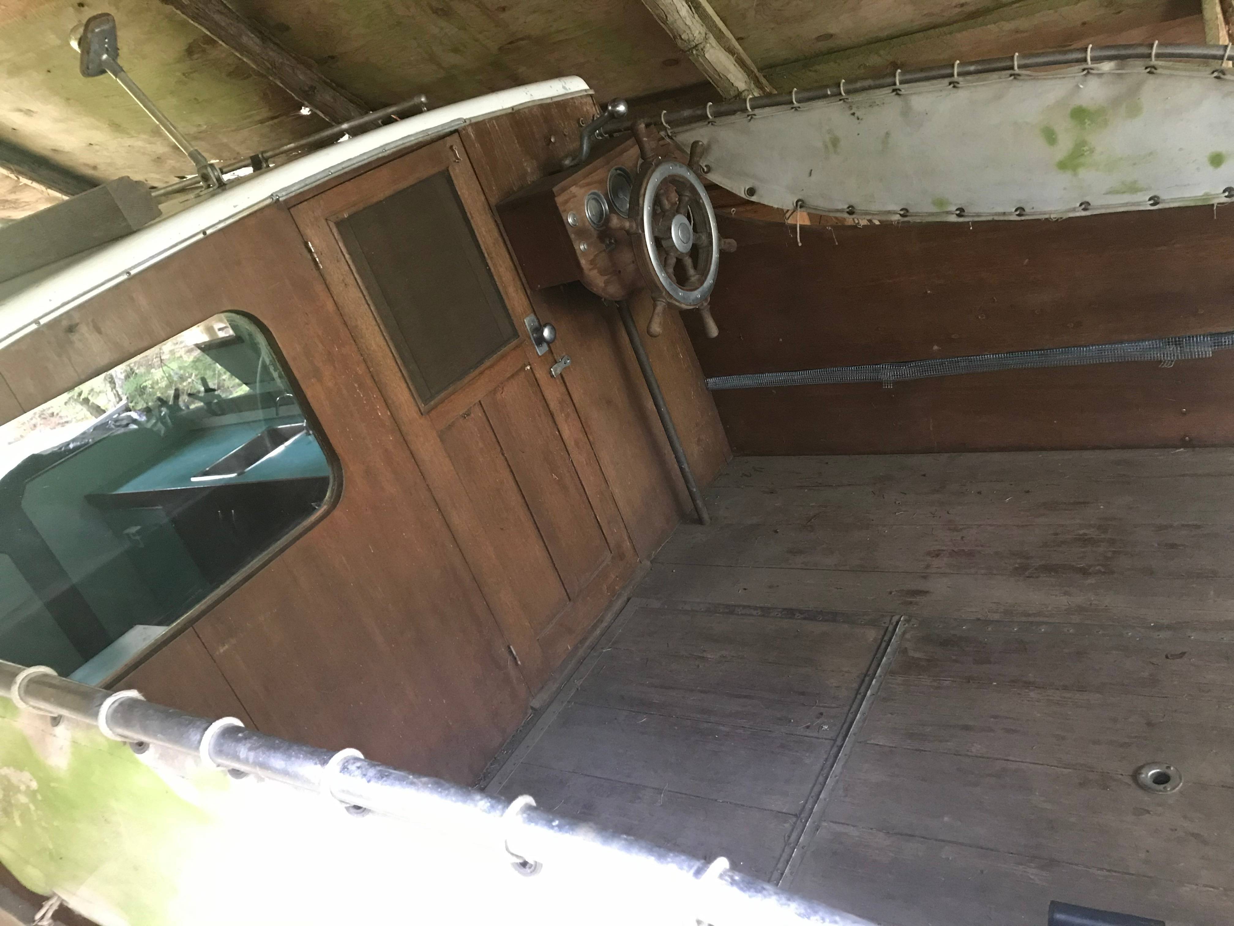 Classic Wooden Boat for Sale - 1941 CHRIS-CRAFT 26' DELUXE CRUISER