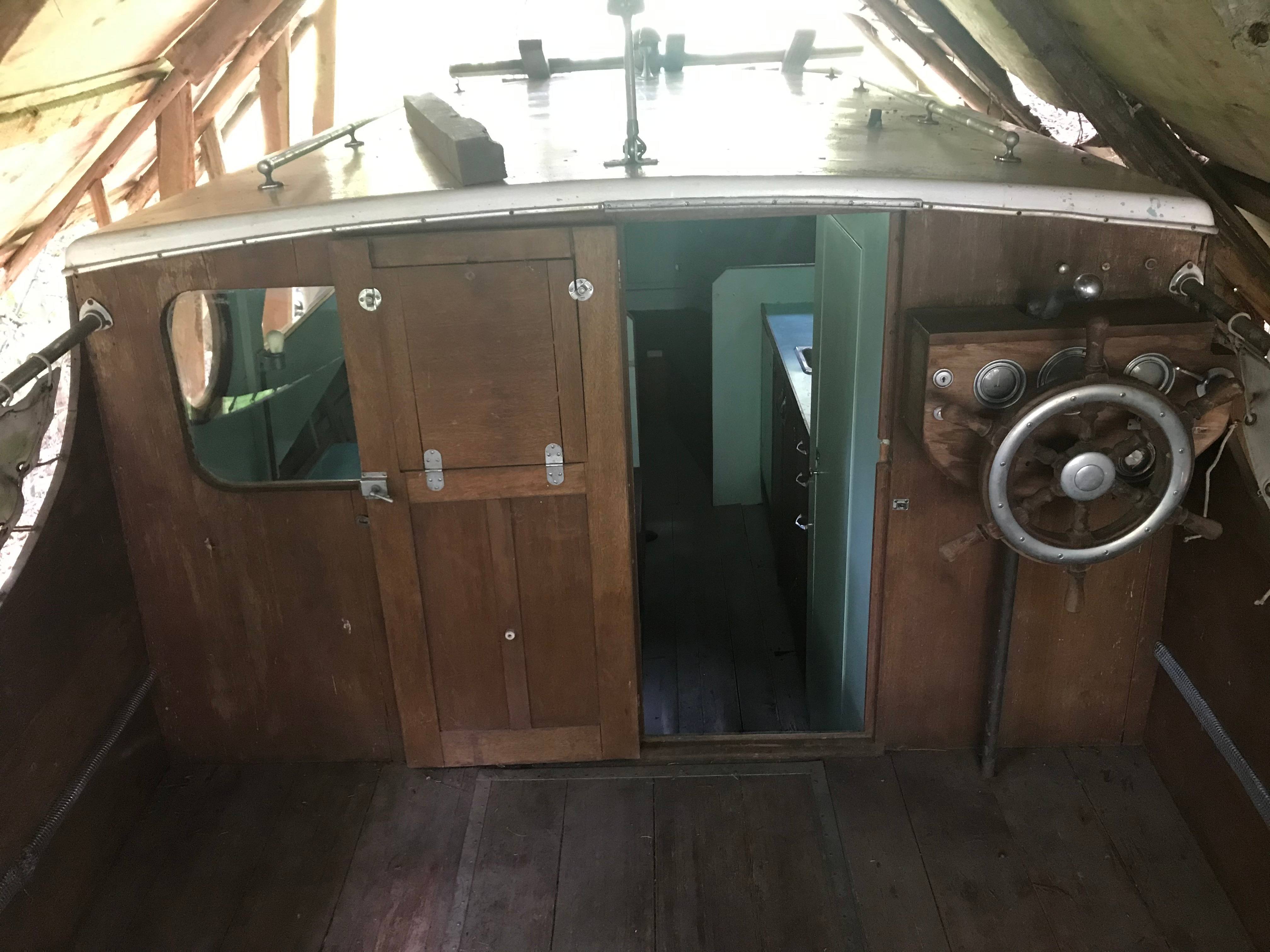 Classic Wooden Boat for Sale - 1941 CHRIS-CRAFT 26' DELUXE CRUISER