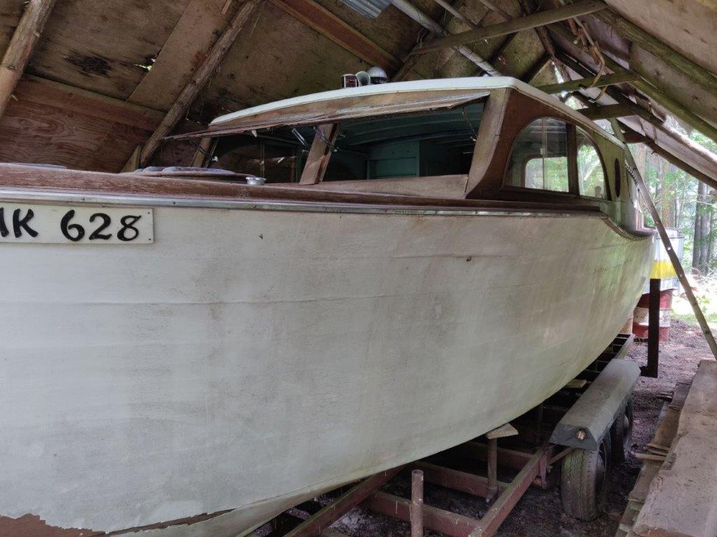 Classic Wooden Boat for Sale - 1941 CHRIS-CRAFT 26' DELUXE CRUISER