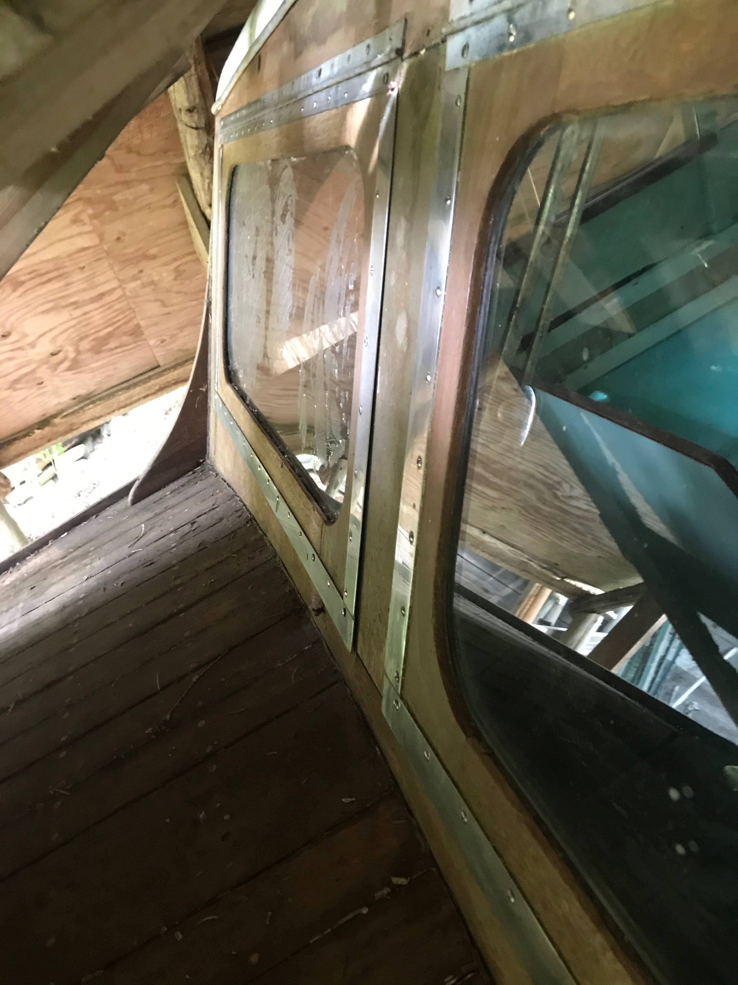 Classic Wooden Boat for Sale - 1941 CHRIS-CRAFT 26' DELUXE CRUISER