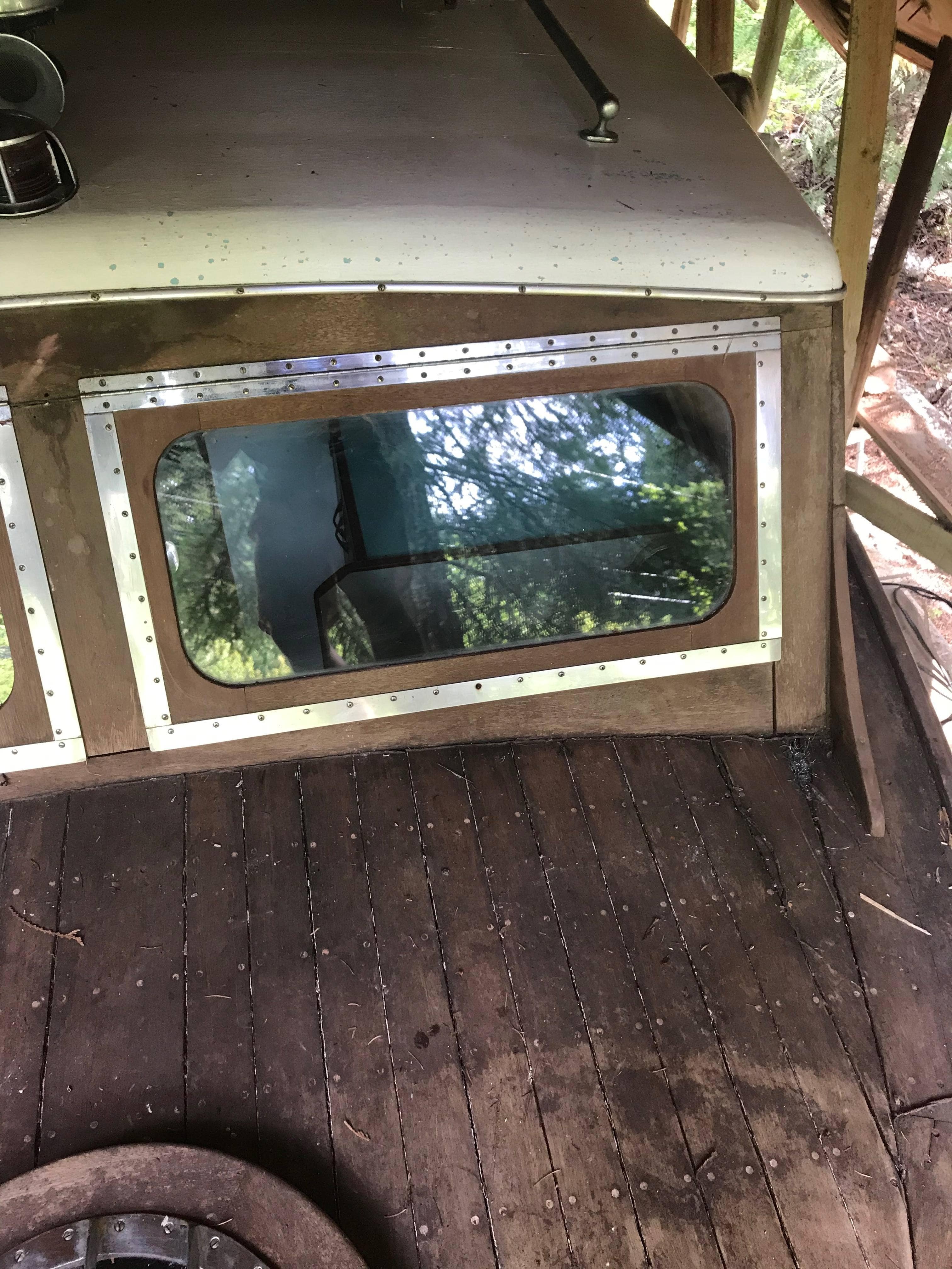 Classic Wooden Boat for Sale - 1941 CHRIS-CRAFT 26' DELUXE CRUISER