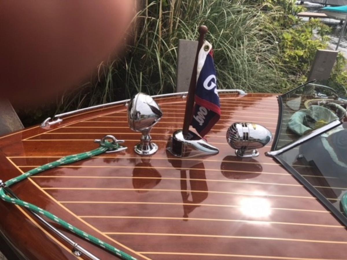 Classic Wooden Boat for Sale - 1946 GAR-WOOD COMMODORE MODEL 606 19'5
