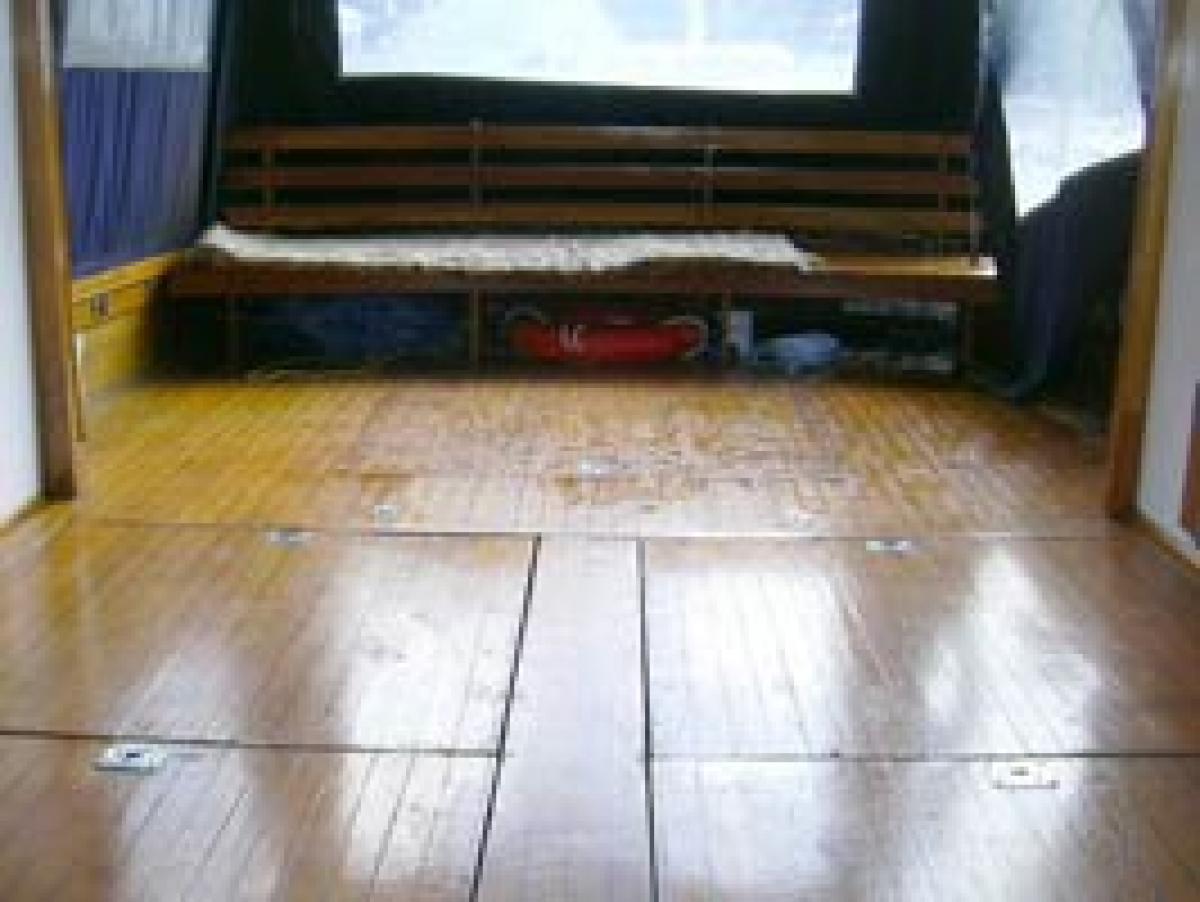 Classic Wooden Boat for Sale - 1957 CHRIS-CRAFT 33' FUTURA HARDTOP EXPRESS CRUISER