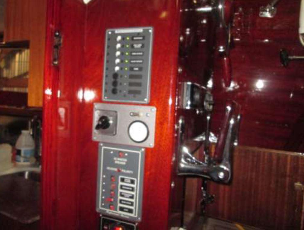 Classic Wooden Boat for Sale - 1960 Chris-Craft Roamer 35'