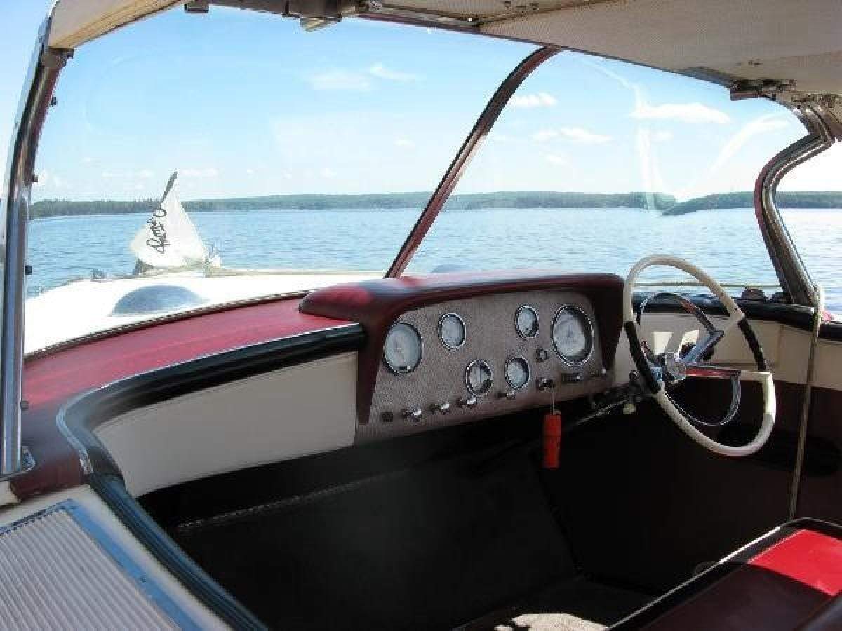 Classic Wooden Boat for Sale - 1962 CENTURY 21' CORONADO W/GULL WING TOP