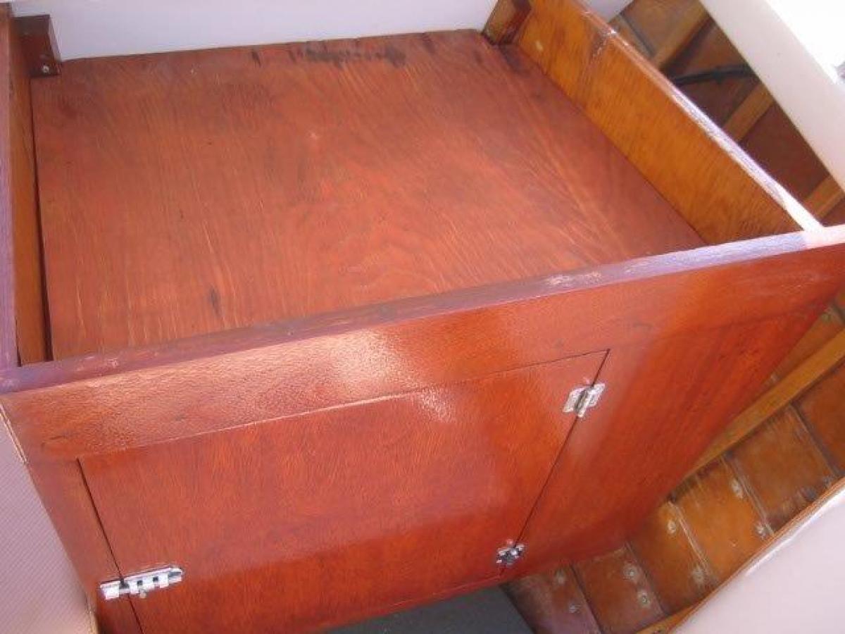 Classic Wooden Boat for Sale - 1965 CRUISER'S INC 20' - RARE CAMPER MODEL