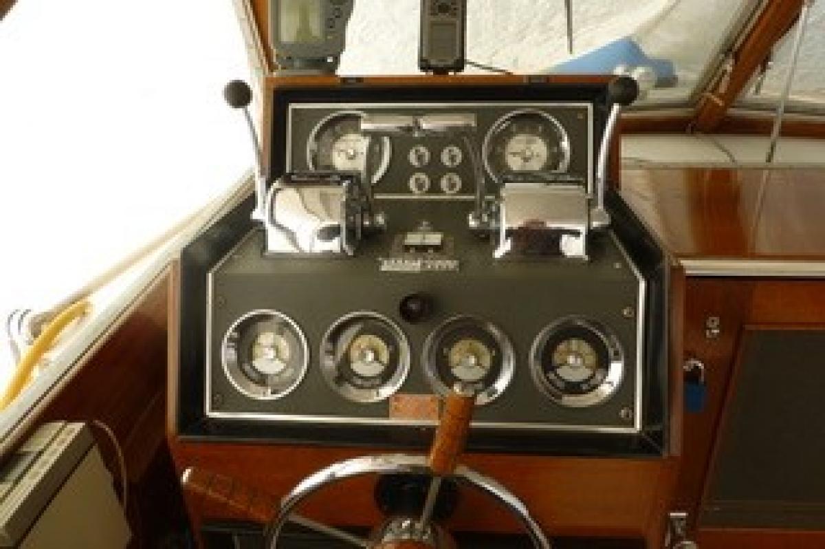 Classic Wooden Boat for Sale - 1967 CHRIS CRAFT 30' CONSTELLATION
