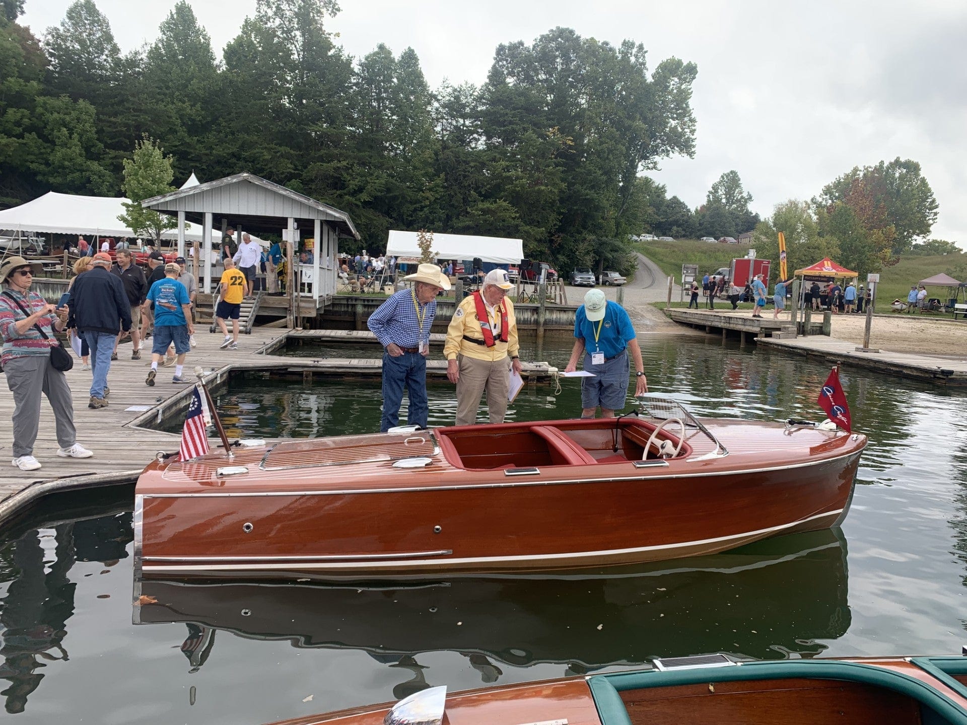 1946 CHRIS-CRAFT 17' DELUXE RUNABOUT