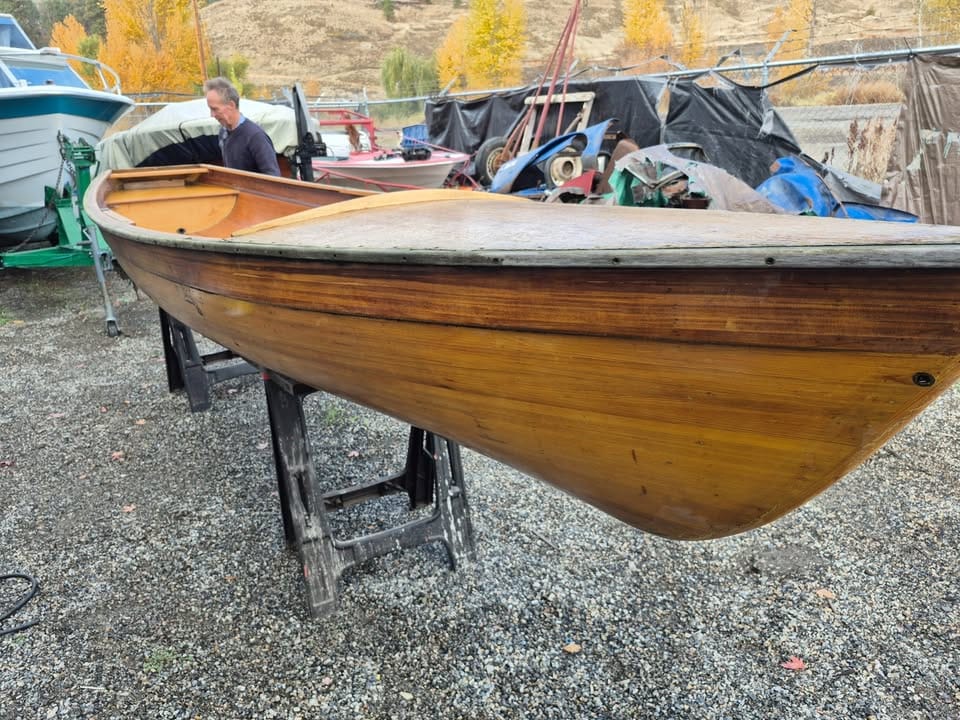 CUSTOM BUILT CEDAR STRIP ROWING SKIFF