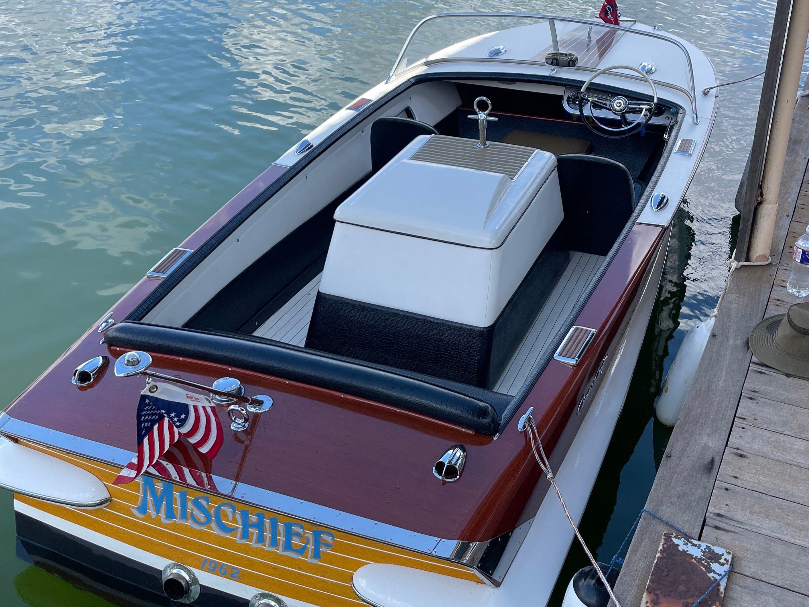 1962 CHRIS CRAFT 20' HOLIDAY