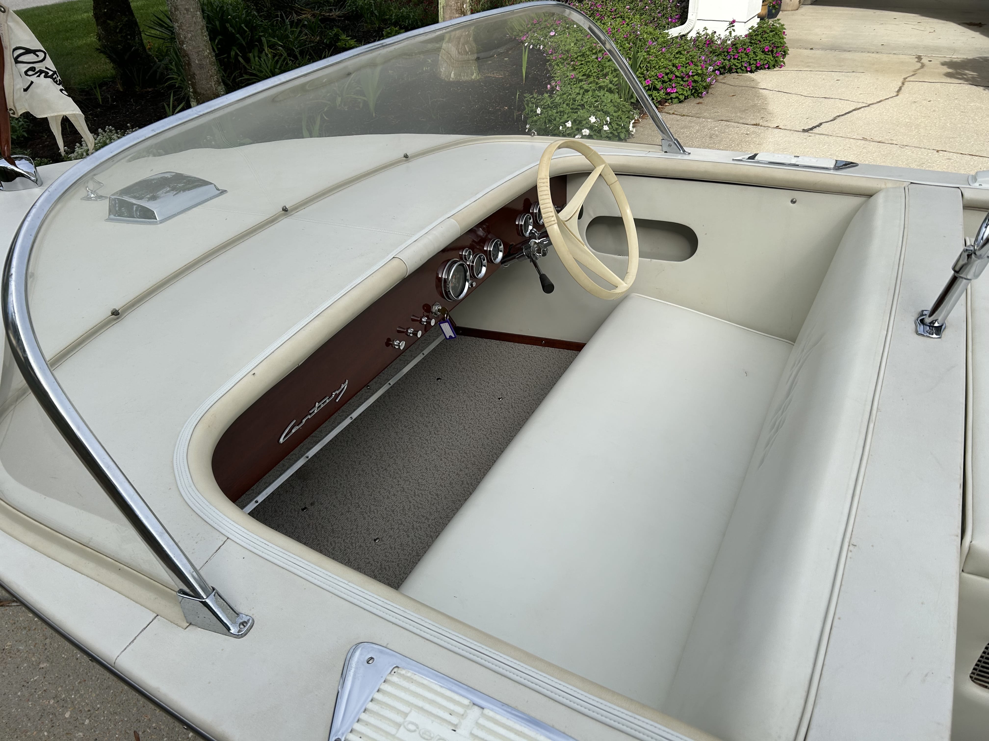 1965 15' CENTURY RESORTER