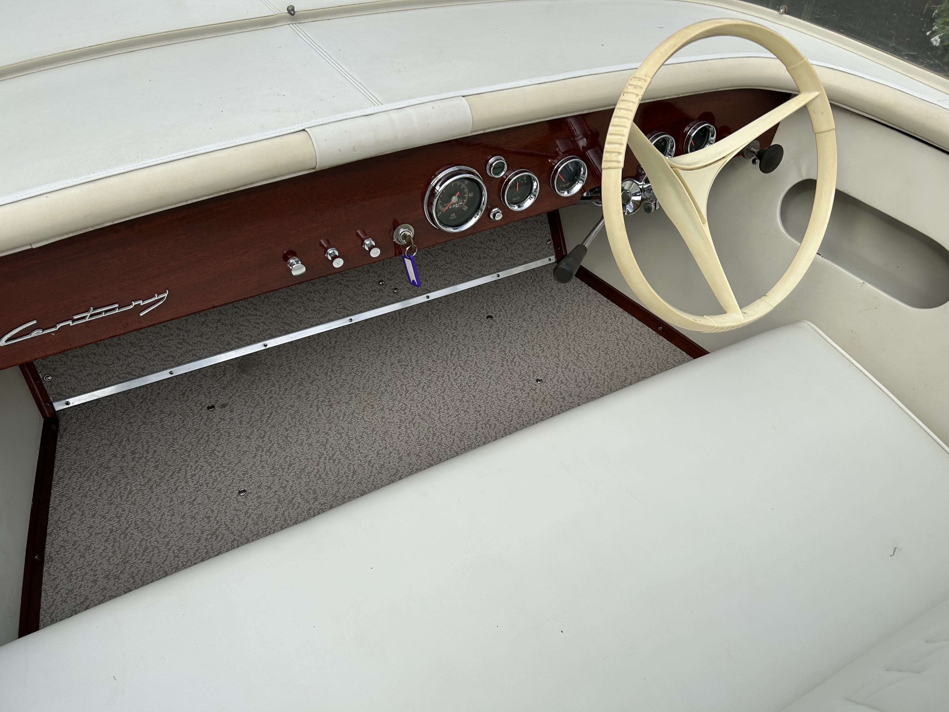 1965 15' CENTURY RESORTER