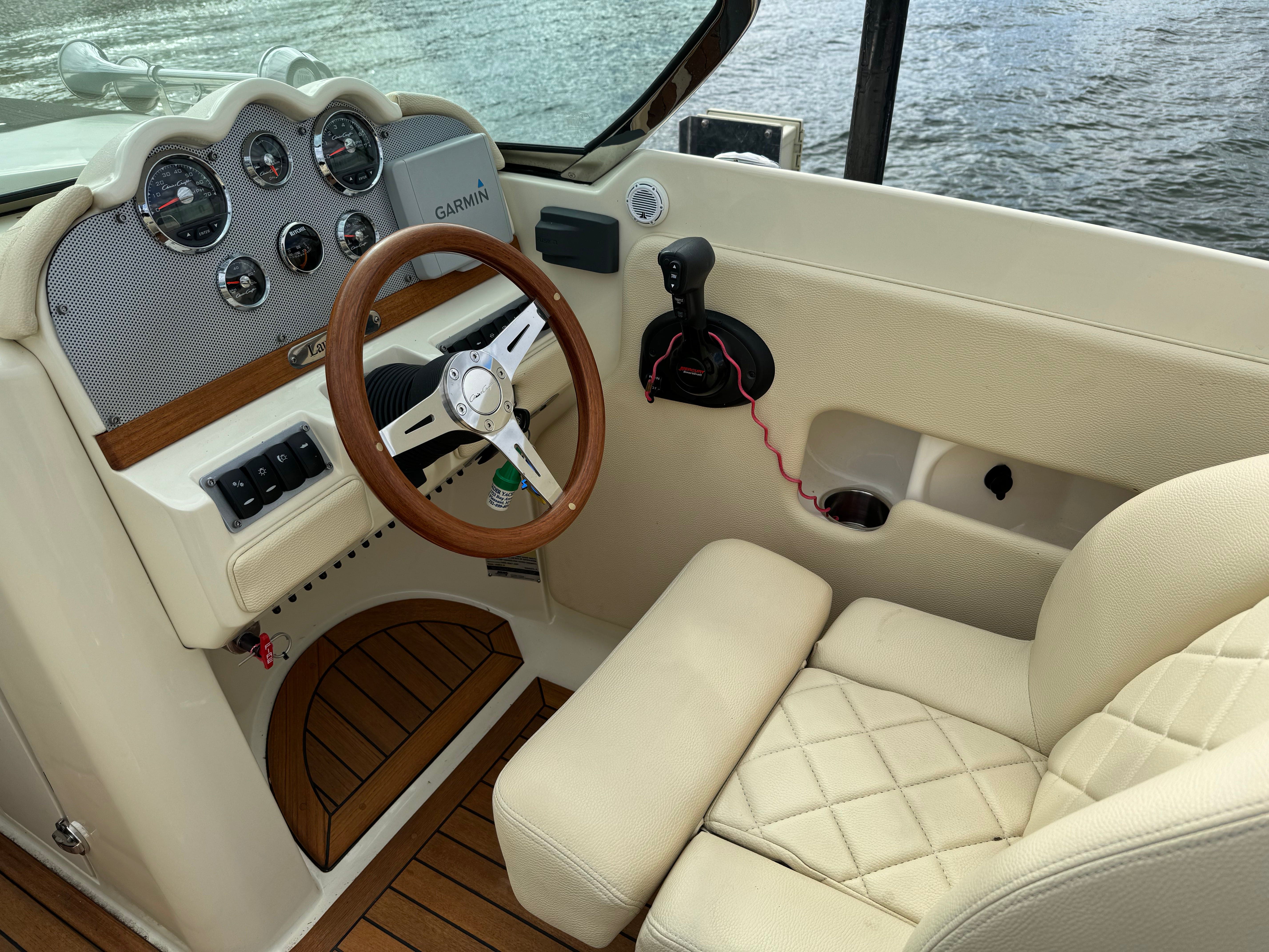 2018 CHRIS CRAFT LAUNCH 27' HERITAGE EDITION