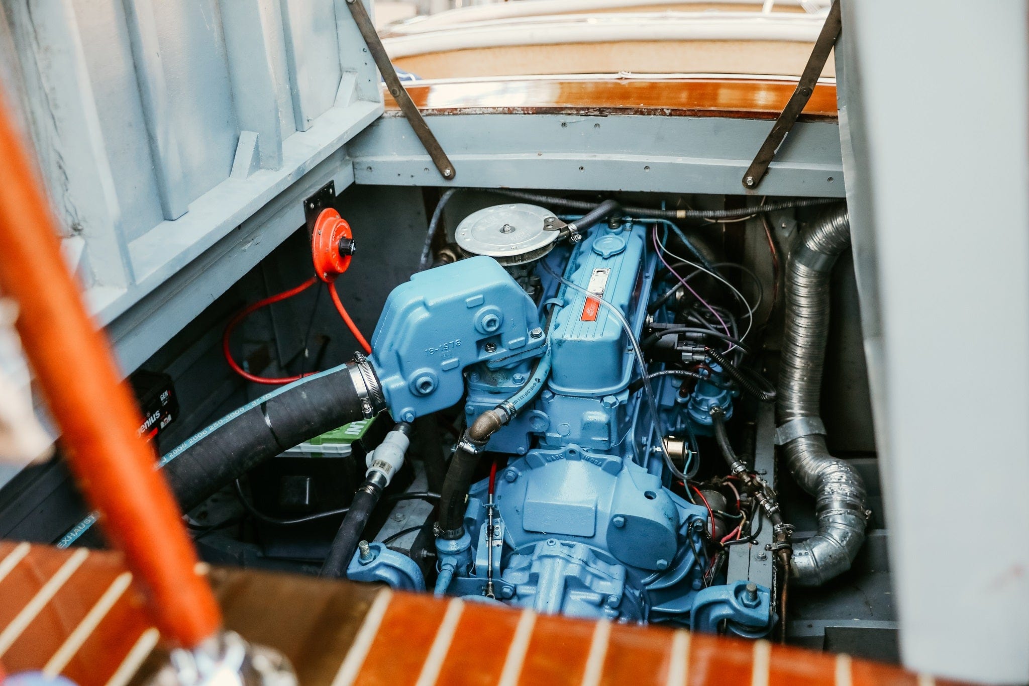 Replica 1939 19' Custom Barrel Back Runabout