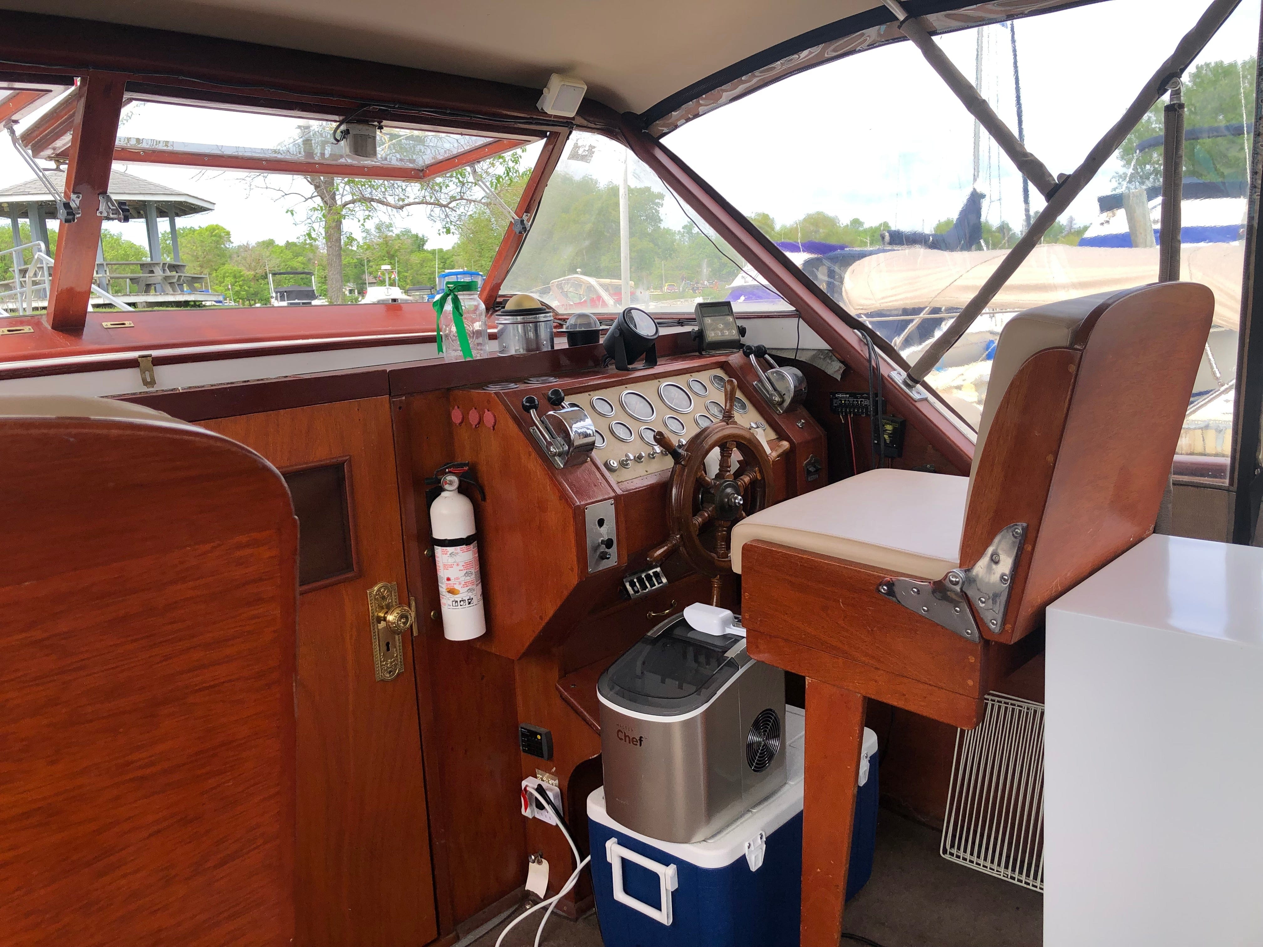 1961 SHEPHERD 33' FLYING BRIDGE CRUISER