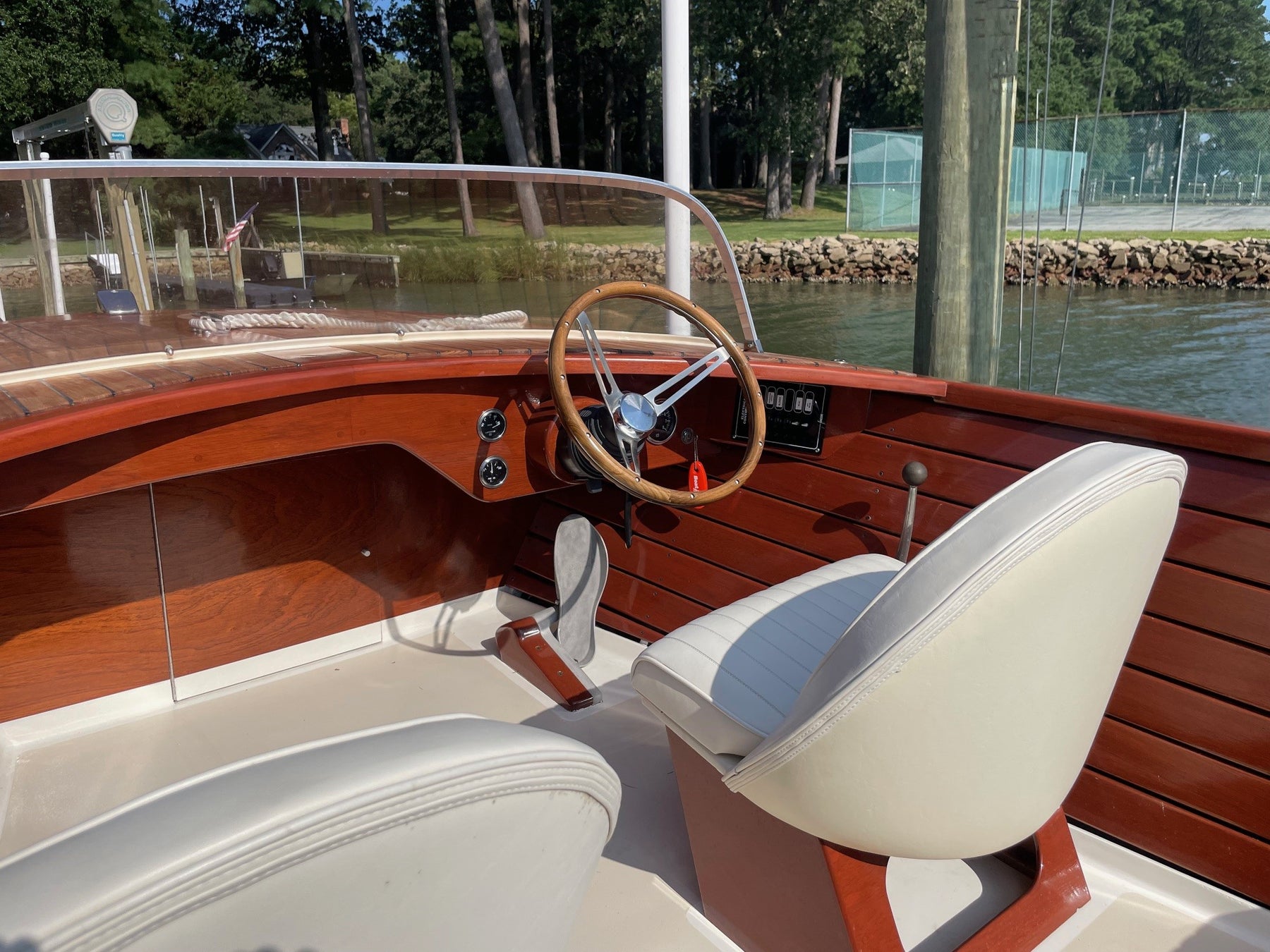 1971 22' WALTER SCHOOLEY CUSTOM RUNABOUT