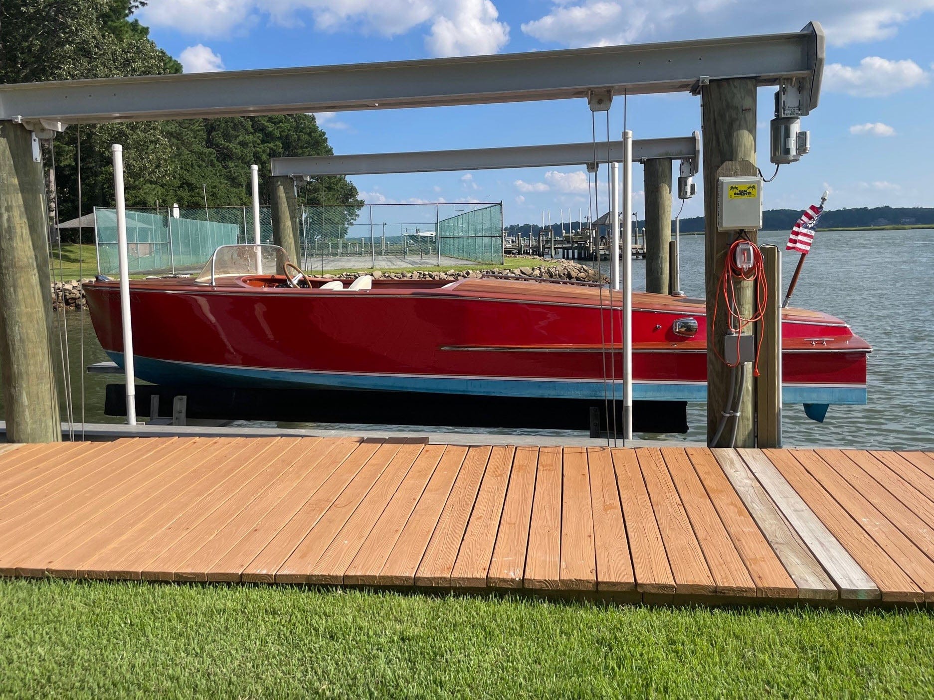 1971 22' WALTER SCHOOLEY CUSTOM RUNABOUT