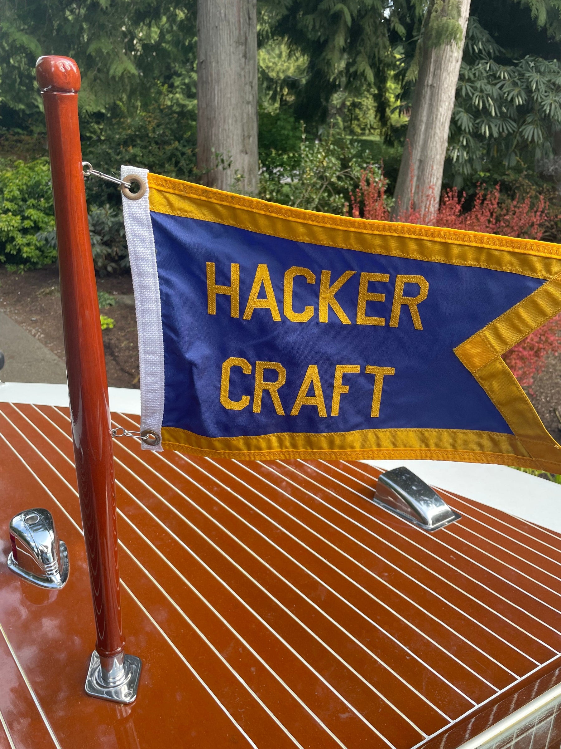 2004 - 25' Hacker-Craft - Lapstrake