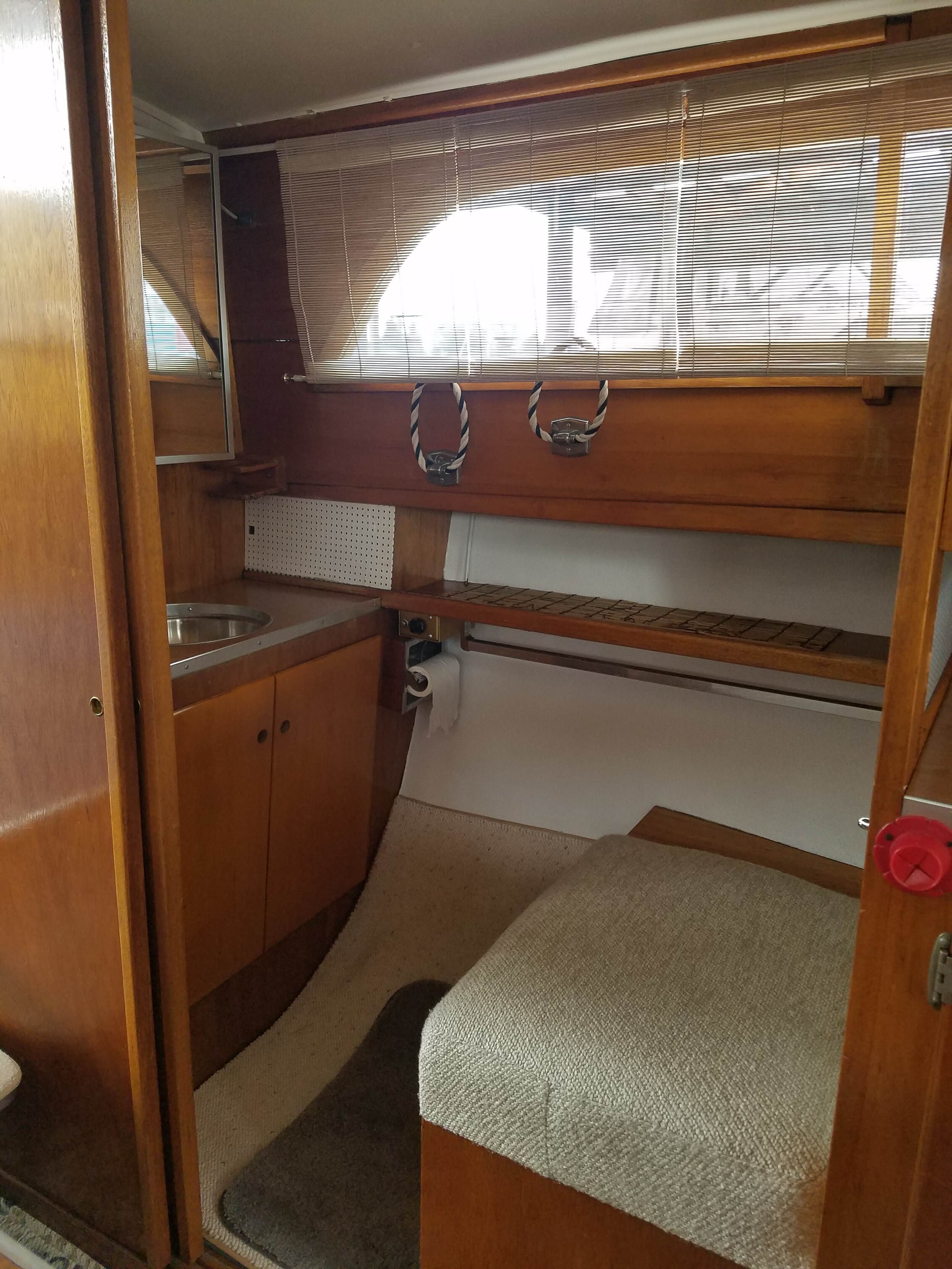 1962 SUMNERCRAFT 31' SEDAN CRUISER