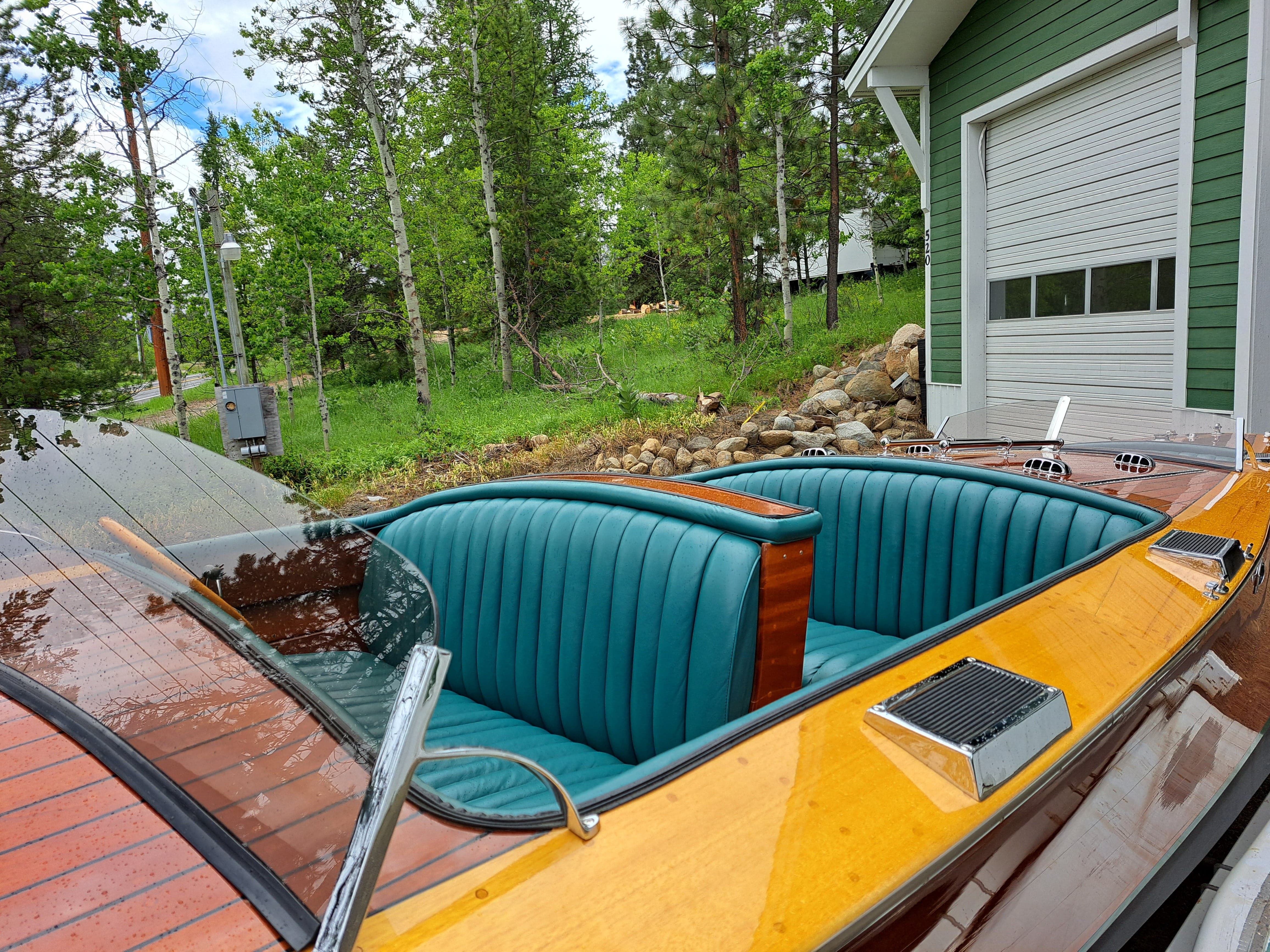 1993 Stan Craft 30' - Triple Cockpit