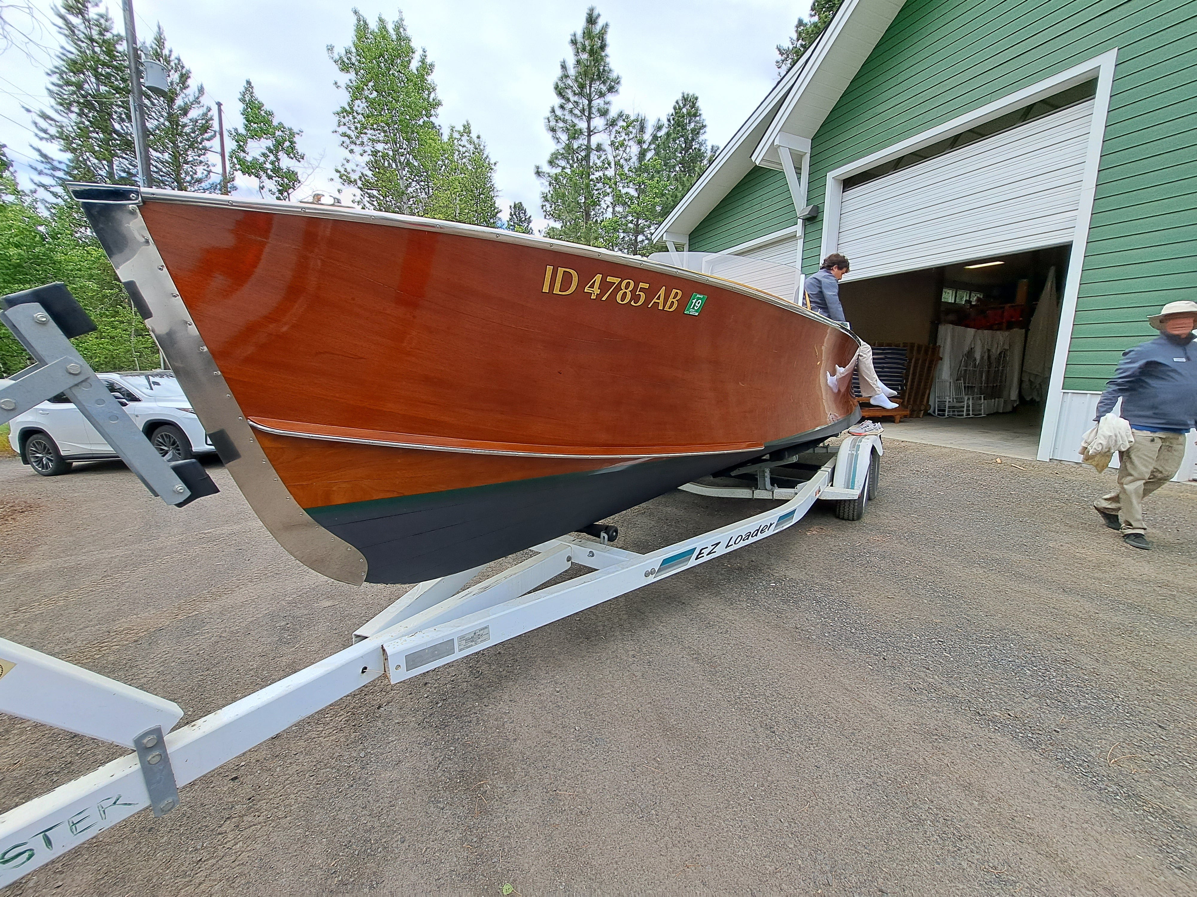 1993 Stan Craft 30' - Triple Cockpit