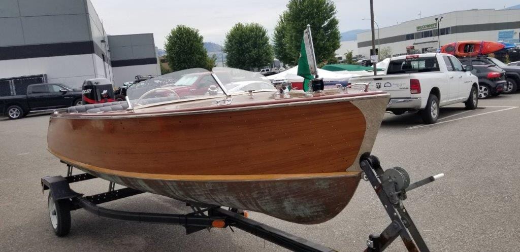 1958 CHESTNUT 16' RUNABOUT