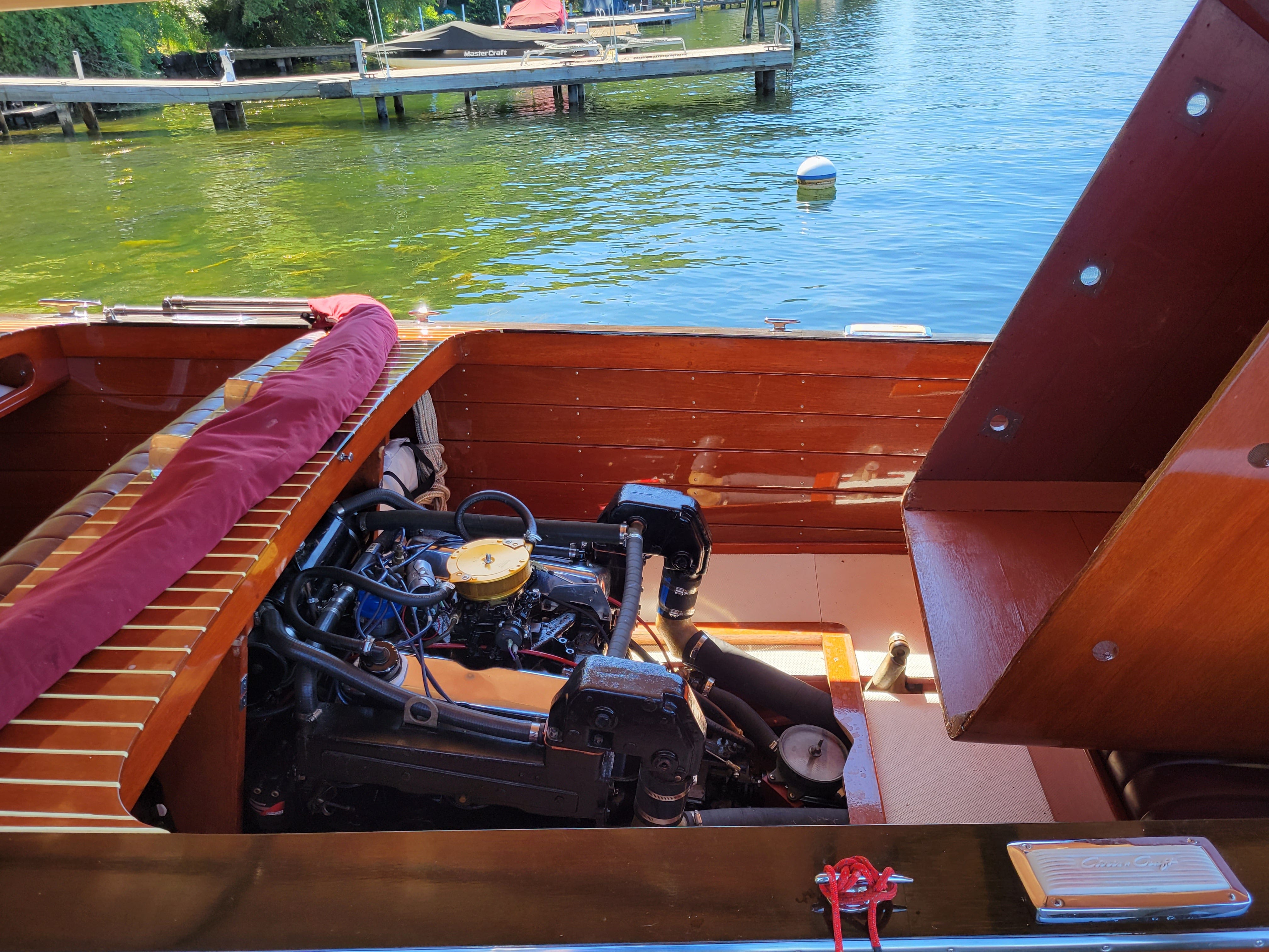 1941 CHRIS-CRAFT - 22' Deluxe Utility