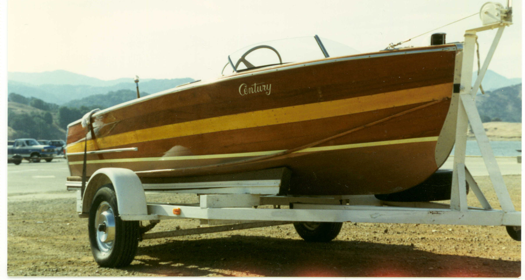 1948 CENTURY RESORTER 16'