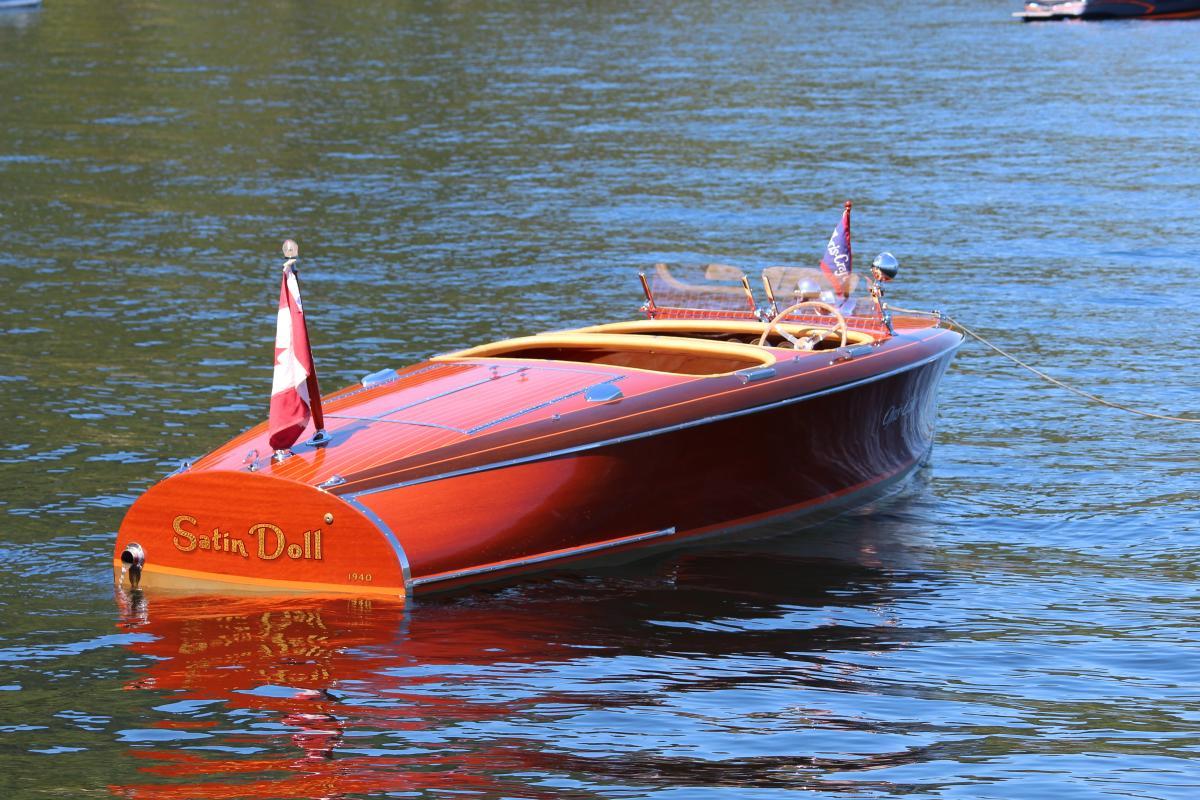 Classic Wooden Boat for Sale -  1940 CHRIS-CRAFT 19' CUSTOM - 'BARRELBACK'