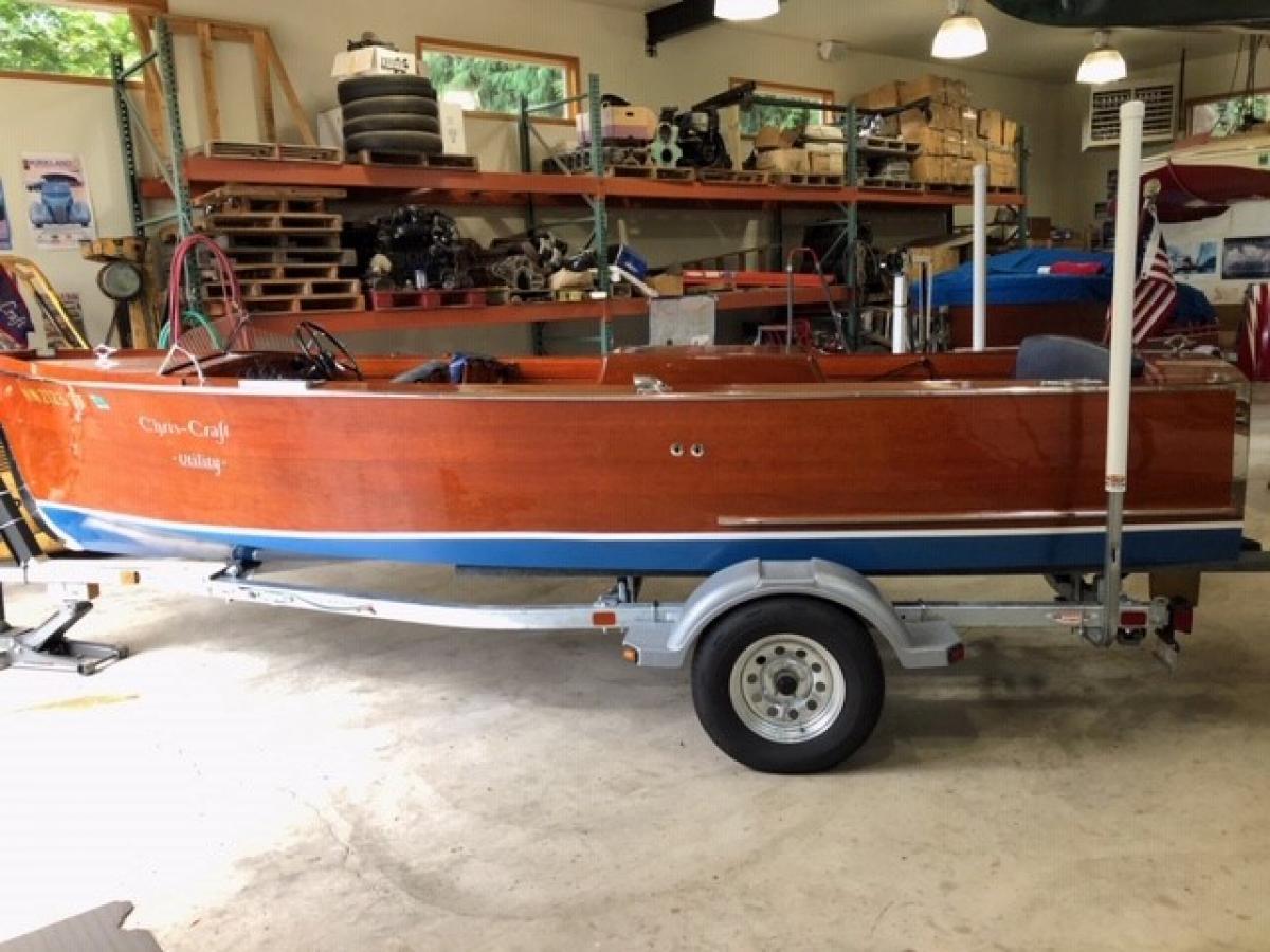 Classic Wooden Boat for Sale -  1941 CHRIS-CRAFT 18' DELUXE UTILITY RUNABOUT