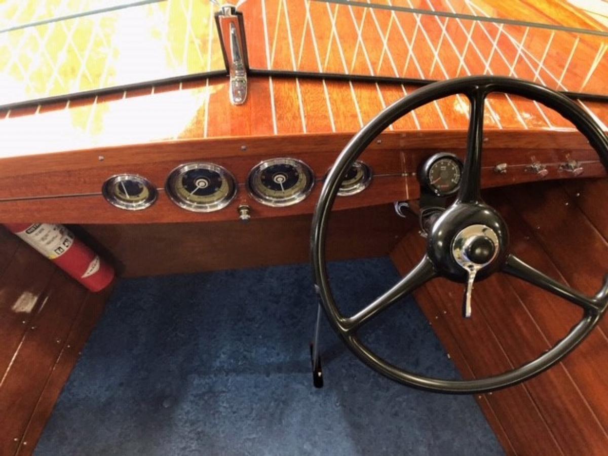 Classic Wooden Boat for Sale -  1941 CHRIS-CRAFT 18' DELUXE UTILITY RUNABOUT