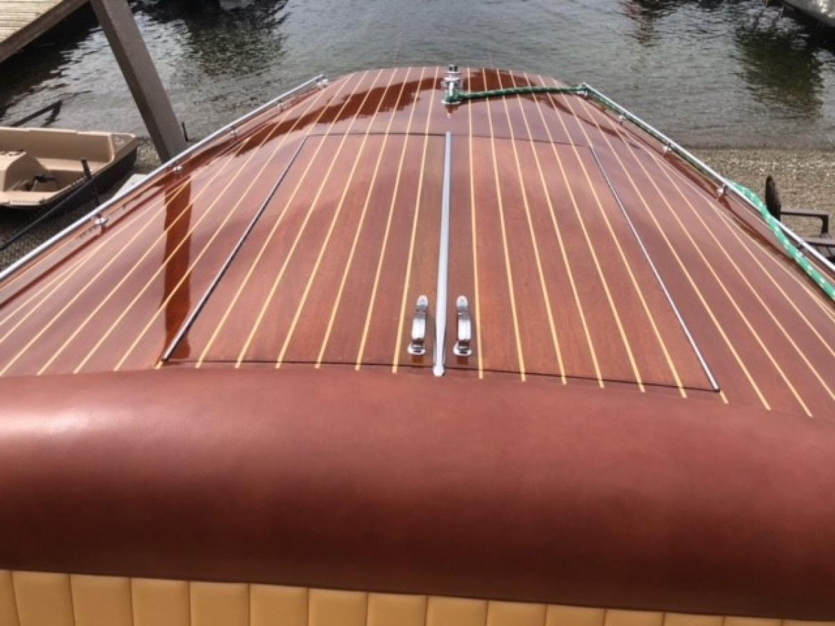 Classic Wooden Boat for Sale -  1946 GAR-WOOD COMMODORE MODEL 606 19'5