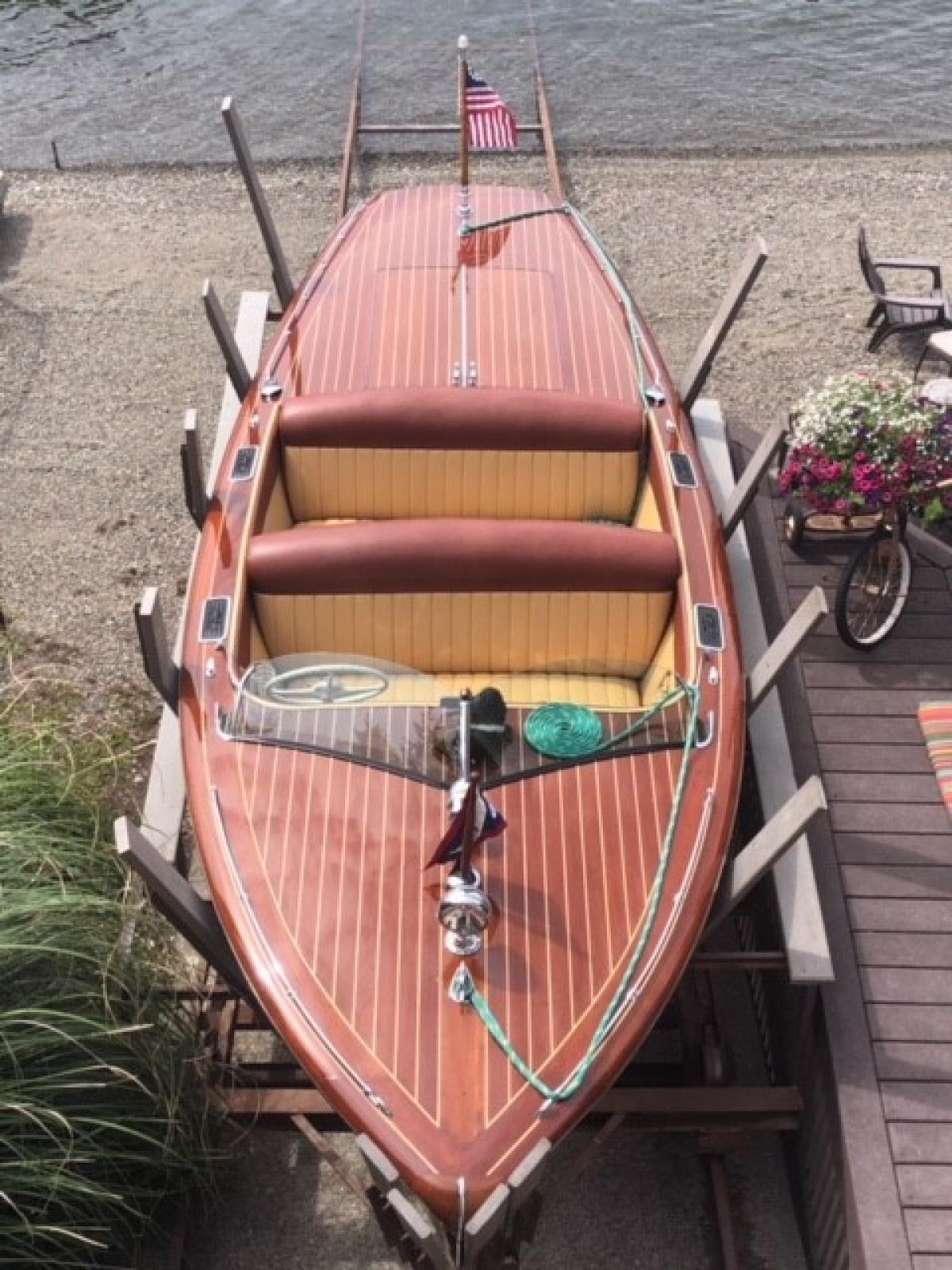 Classic Wooden Boat for Sale -  1946 GAR-WOOD COMMODORE MODEL 606 19'5