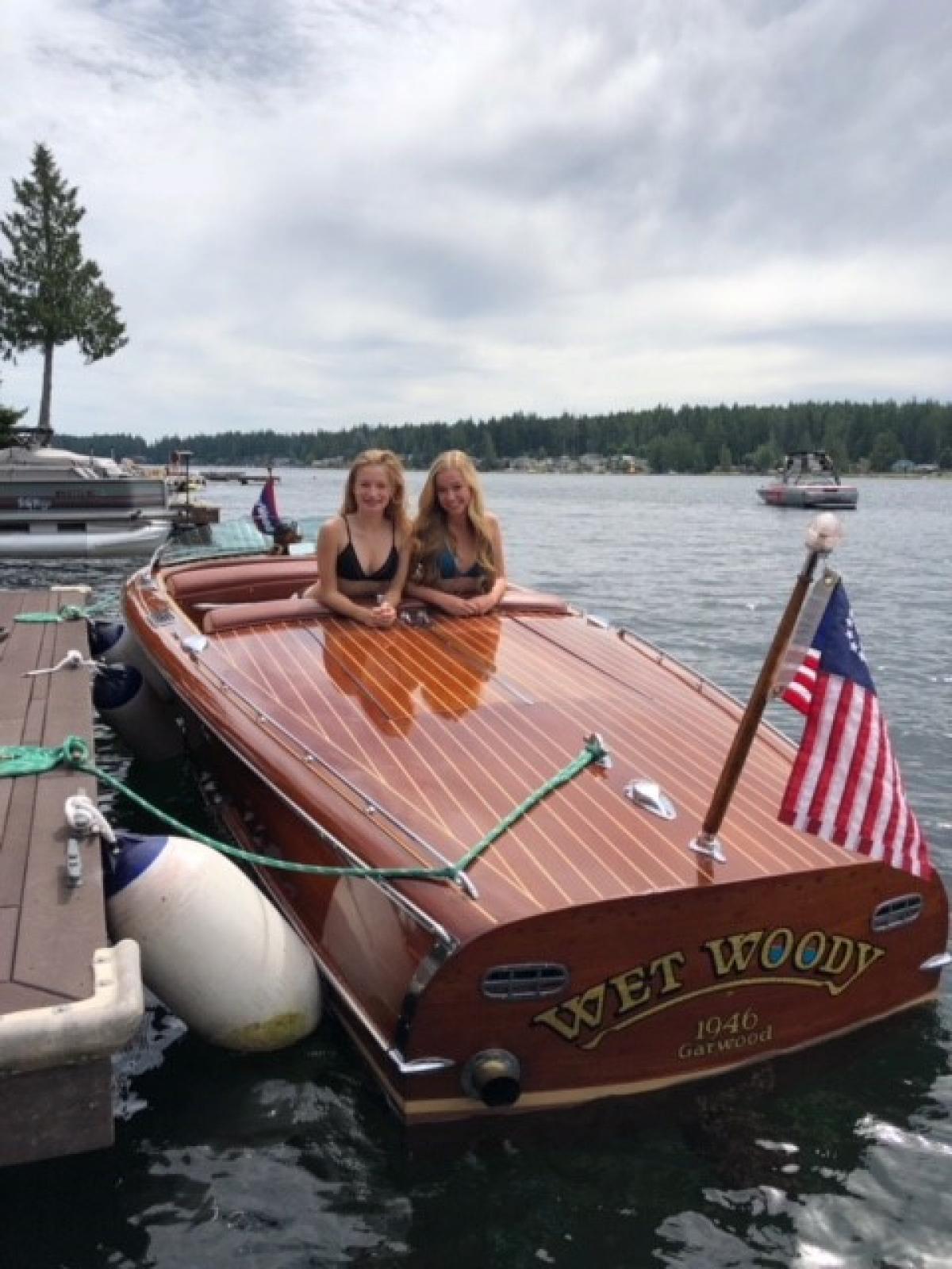 Classic Wooden Boat for Sale -  1946 GAR-WOOD COMMODORE MODEL 606 19'5