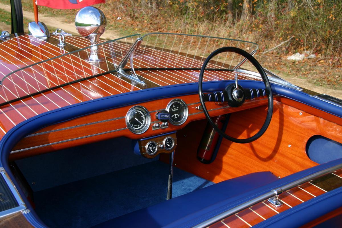 Classic Wooden Boat for Sale -  1947 CHRIS CRAFT 17' DELUXE