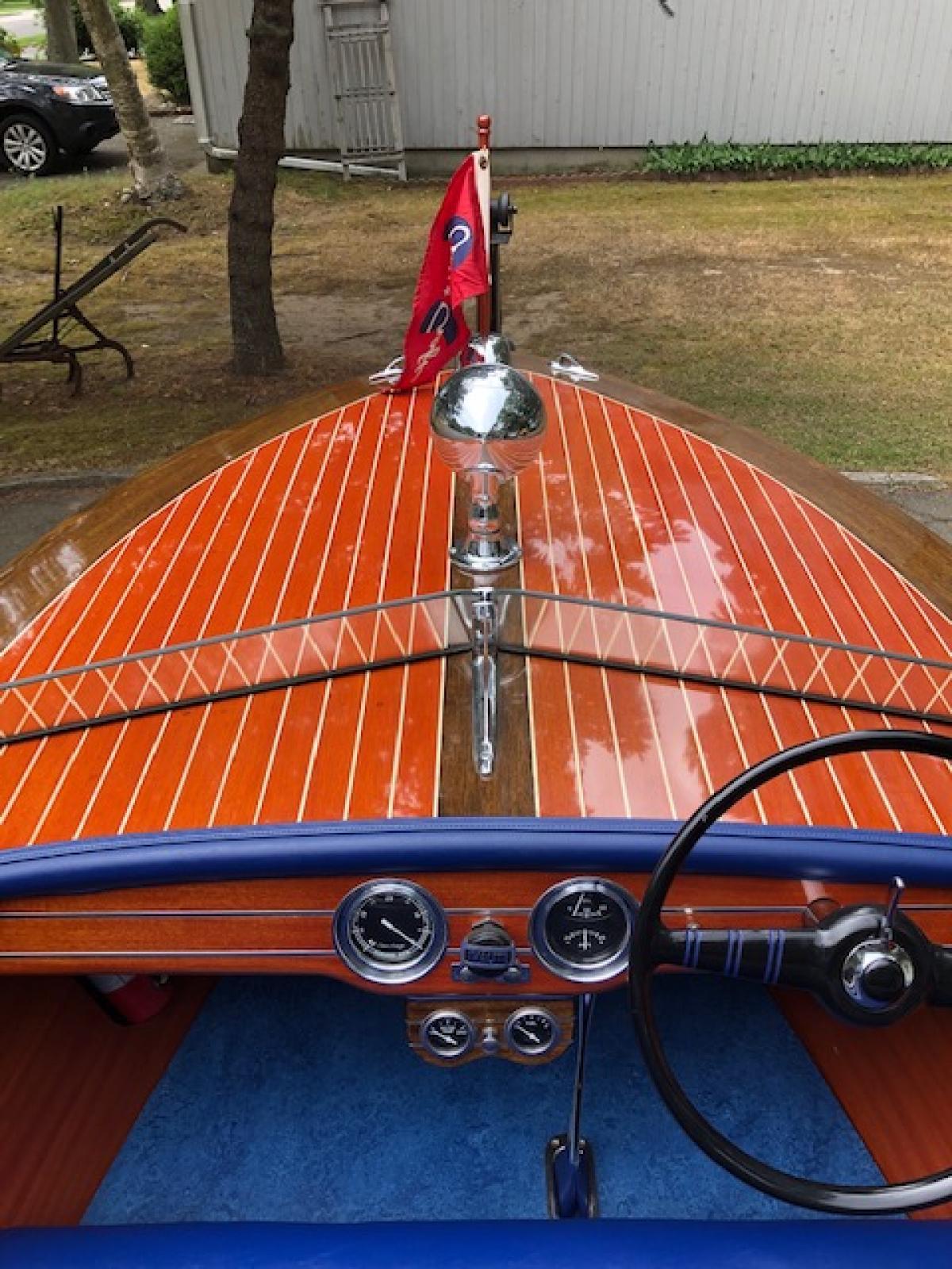 Classic Wooden Boat for Sale -  1947 CHRIS CRAFT 17' DELUXE