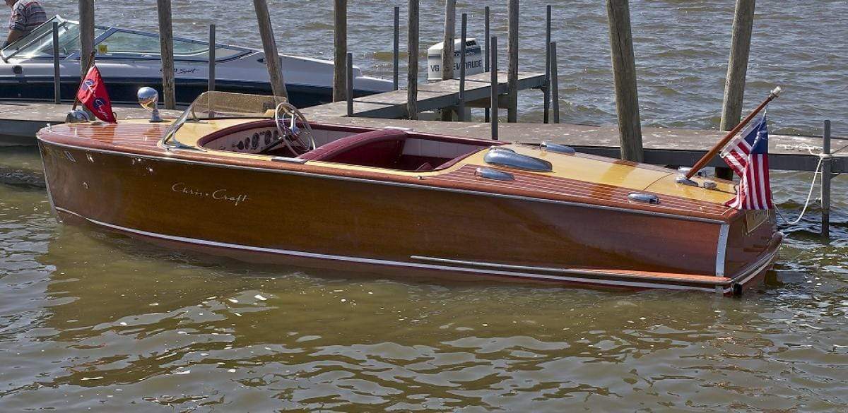 Classic Wooden Boat for Sale -  1949 CHRIS-CRAFT 18' RIVIERA