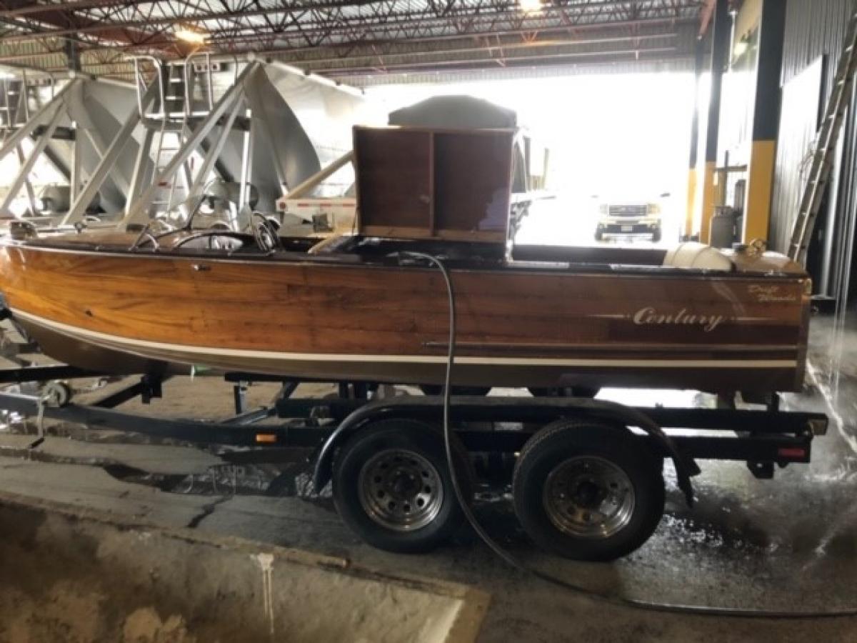 Classic Wooden Boat for Sale -  1952 CENTURY RESORTER 16' - Modified