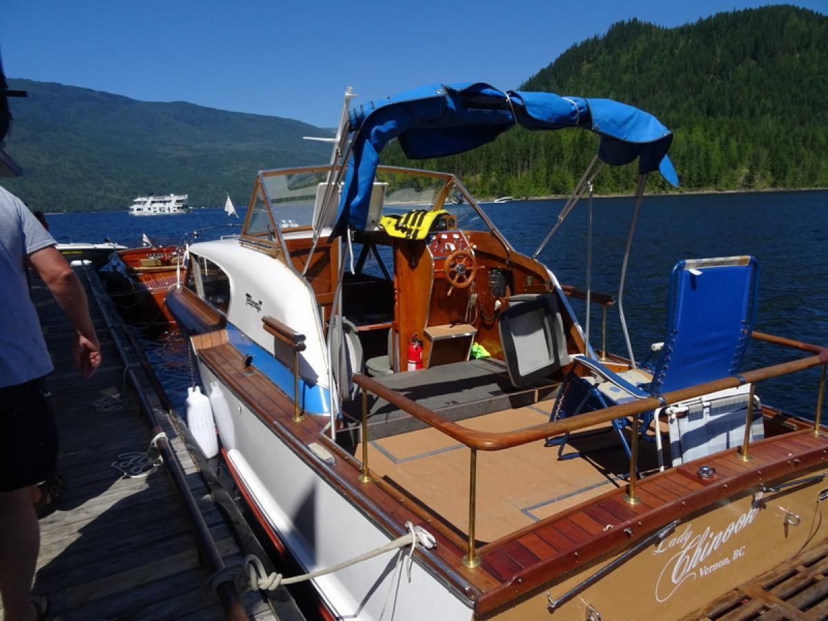 Classic Wooden Boat for Sale -  1961 TOLLEYCRAFT 26' CRUISER