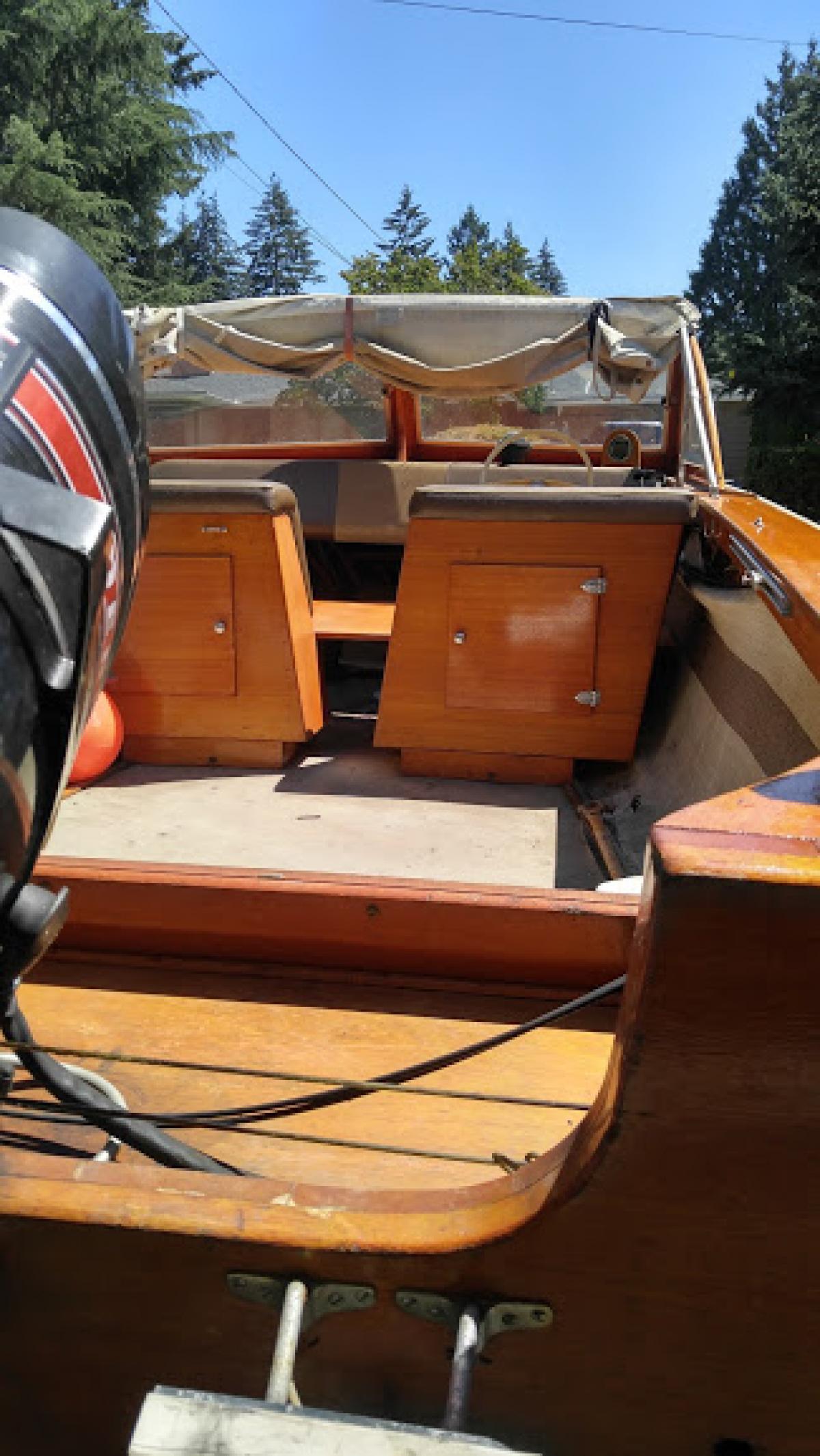 Classic Wooden Boat for Sale -  1963 THOMPSON 18' SUPER SEA LANCER