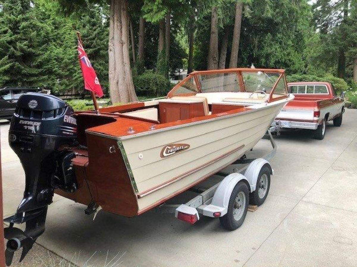 Classic Wooden Boat for Sale -  1965 CRUISER'S INC 20' - RARE CAMPER MODEL