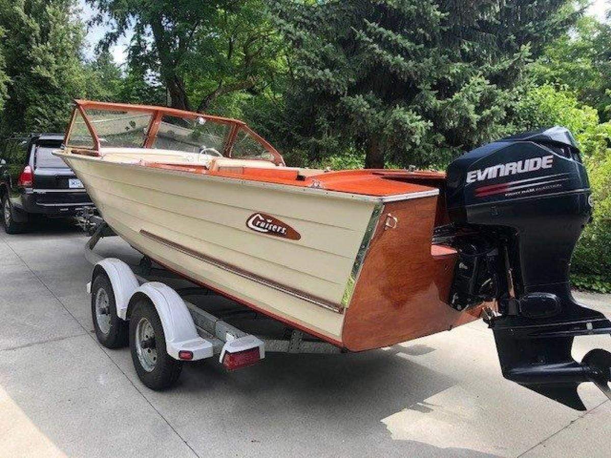 Classic Wooden Boat for Sale -  1965 CRUISER'S INC 20' - RARE CAMPER MODEL