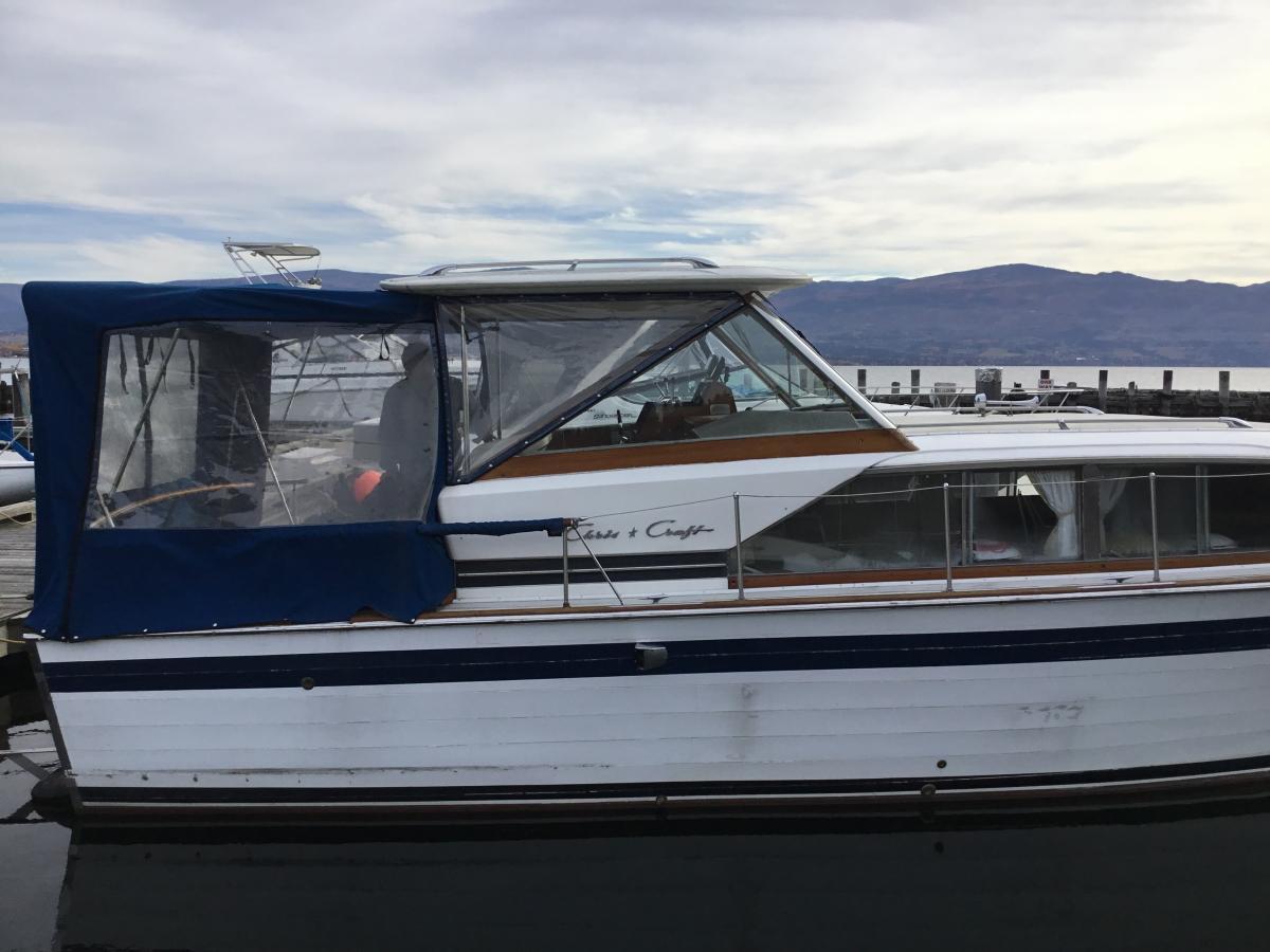 Classic Wooden Boat for Sale -  1967 CHRIS CRAFT 30' CONSTELLATION